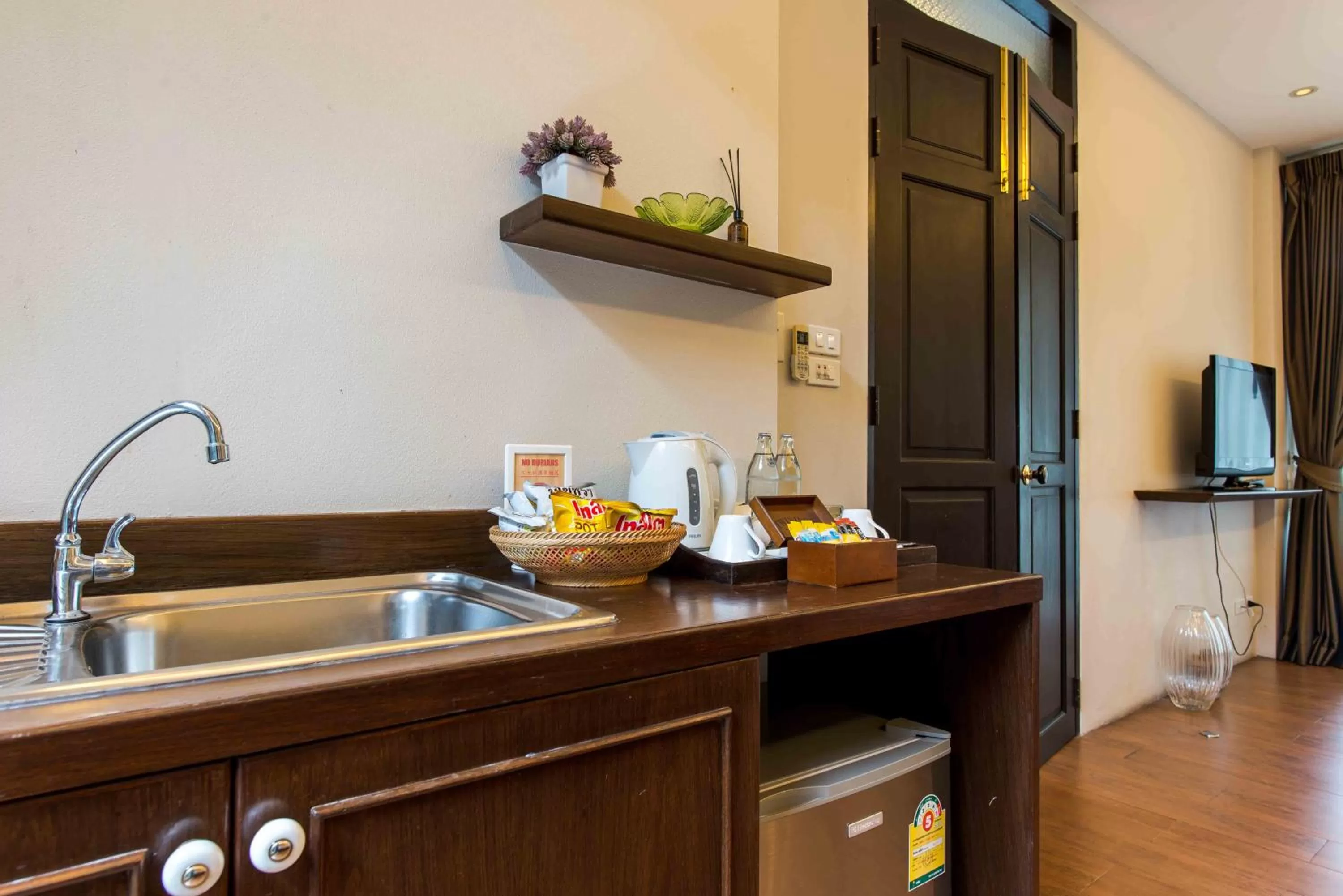 Coffee/tea facilities in Feung Nakorn Balcony Rooms and Cafe