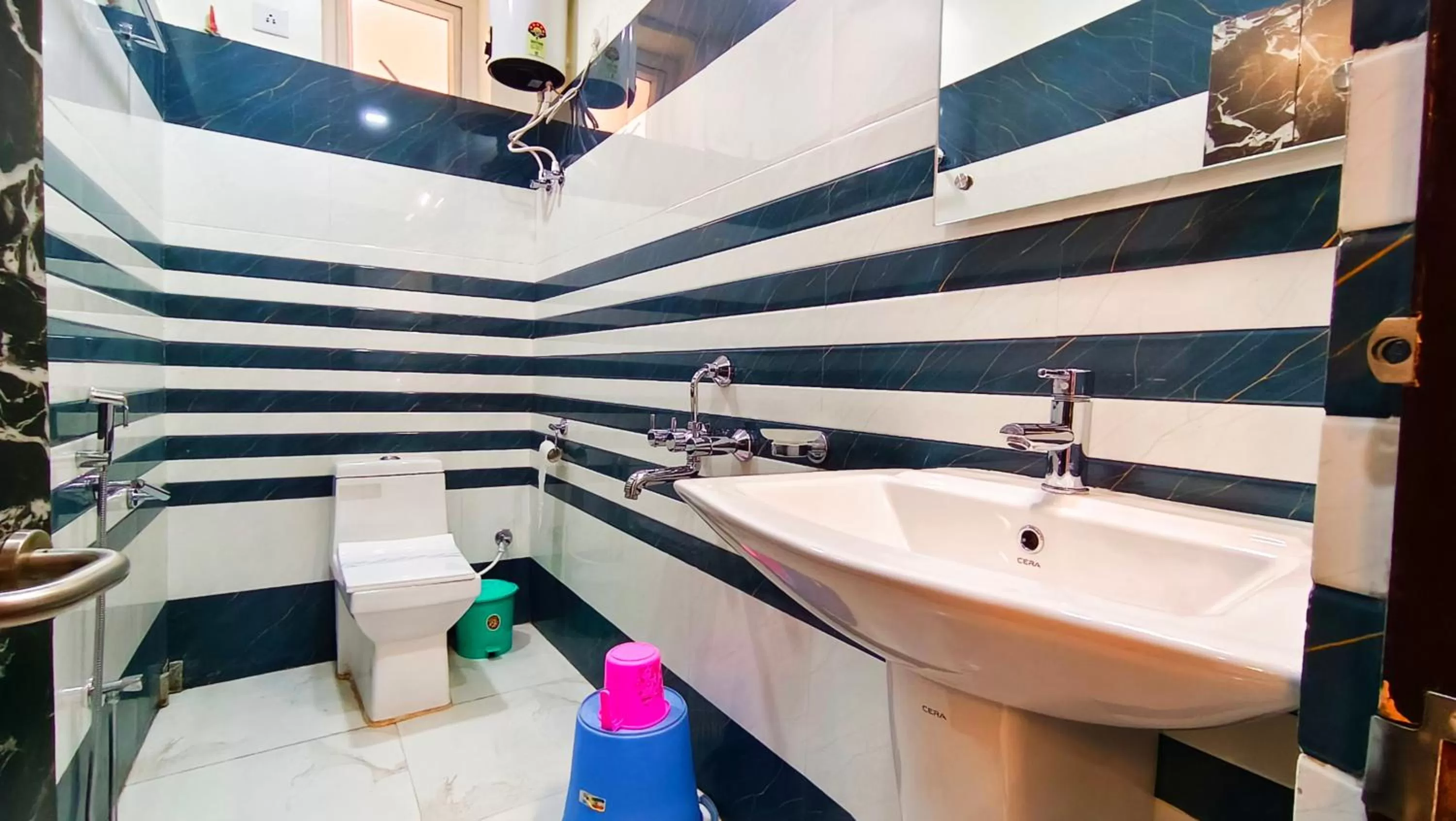 Bathroom in Hotel Samrat