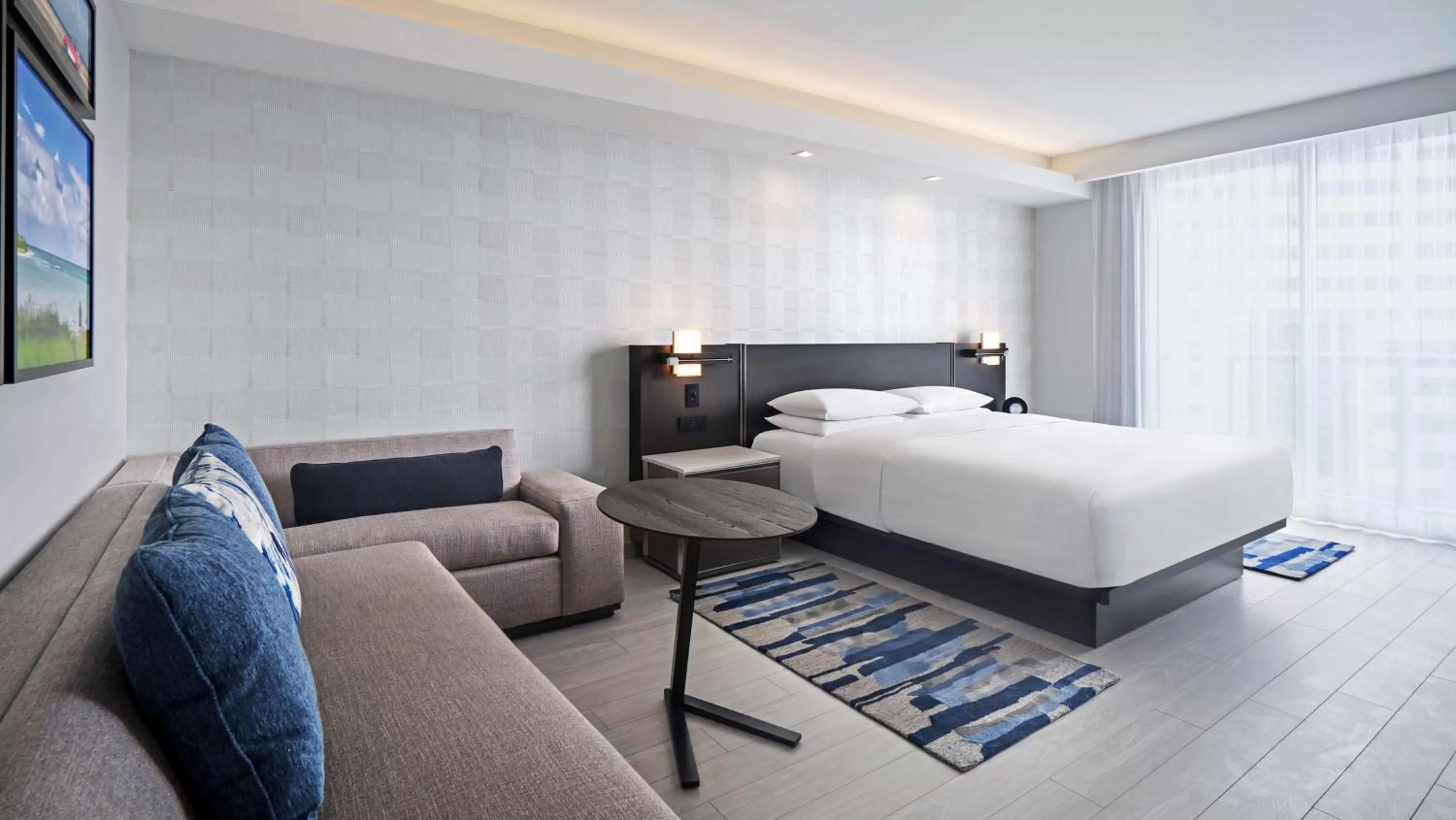 Photo of the whole room, Bed in Hyatt Centric Brickell Miami