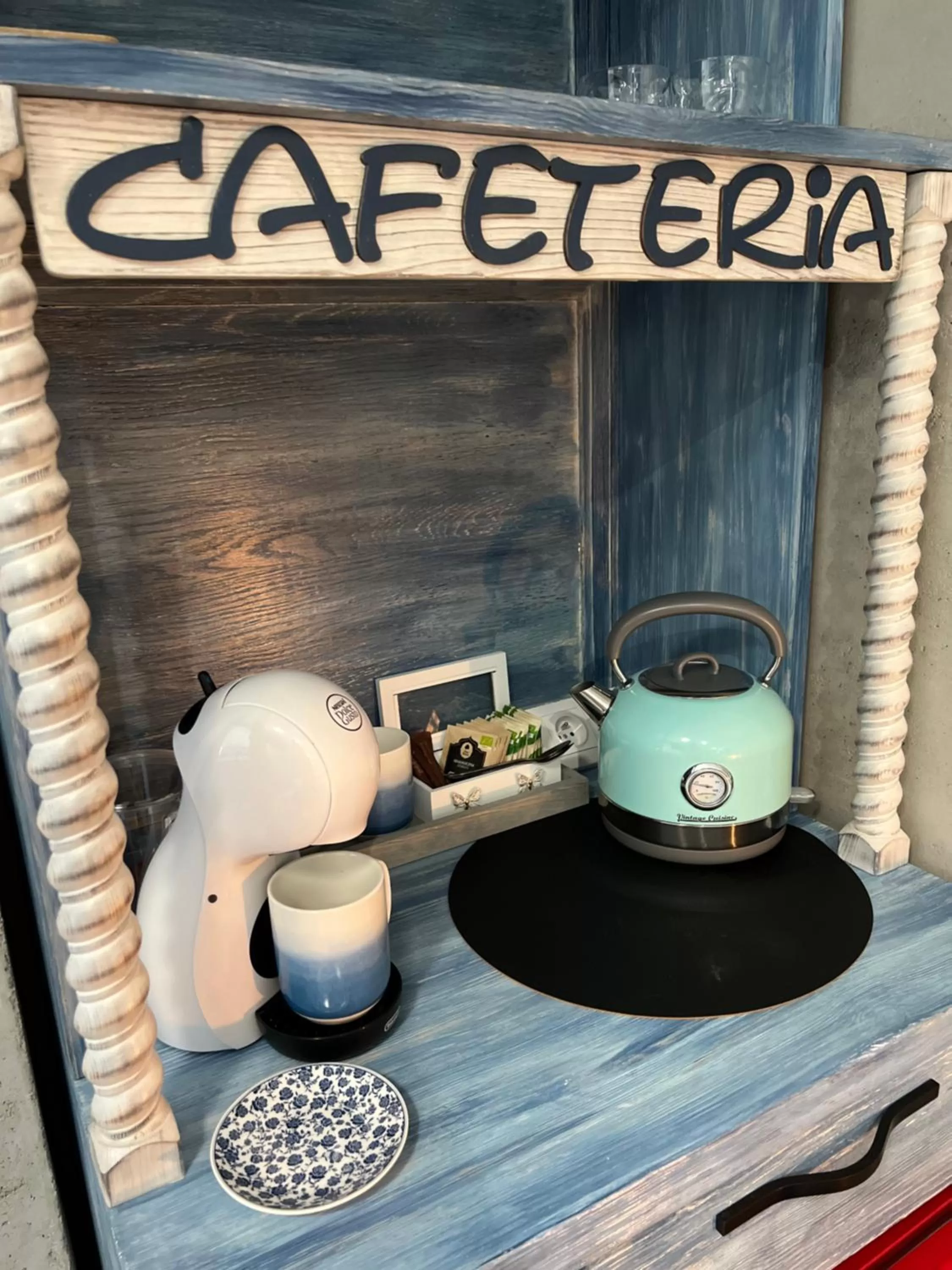 Coffee/tea facilities in Global Home - Aparthotel - No Contact Check In