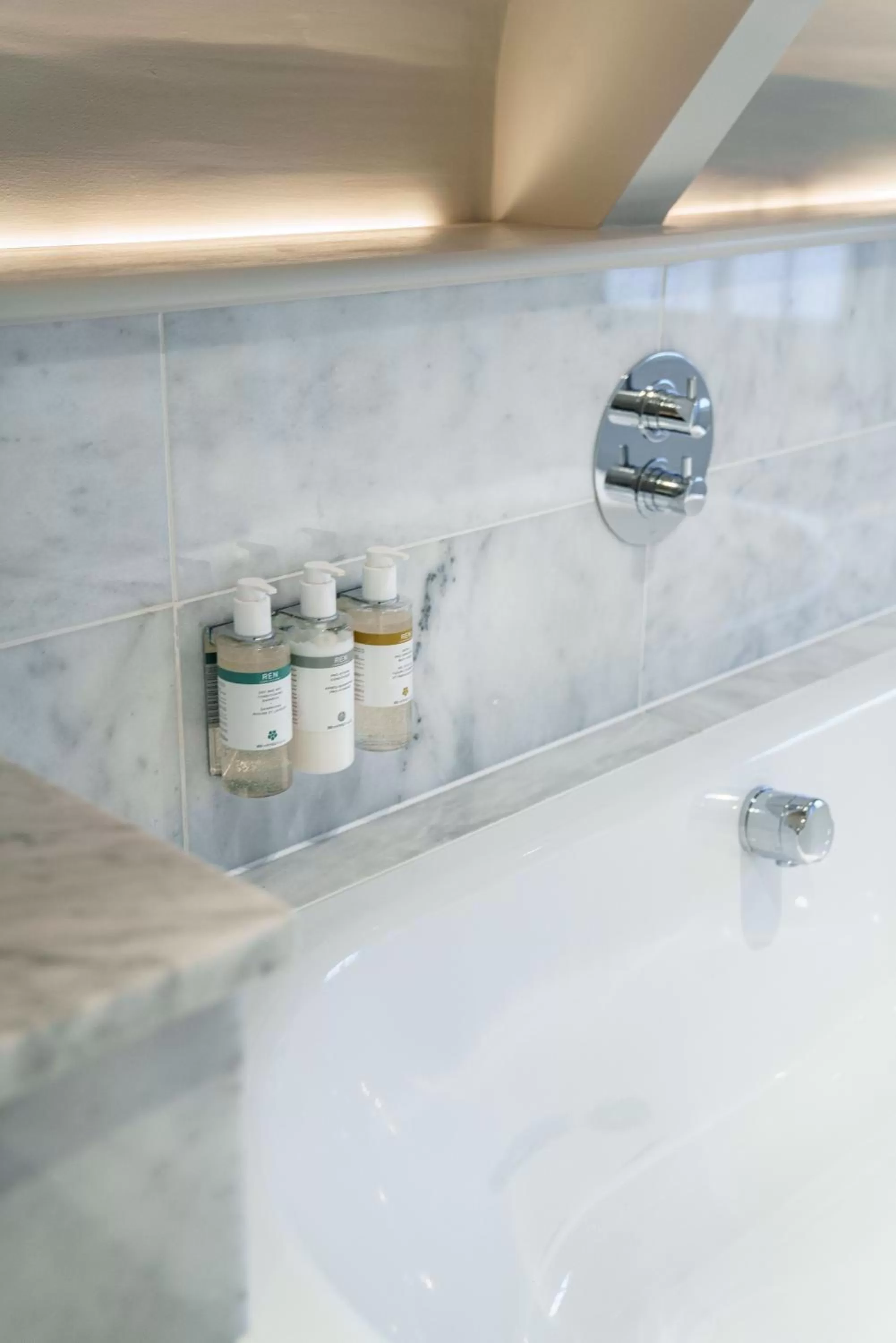 Bathroom in Penally Abbey Country House Hotel and Restaurant