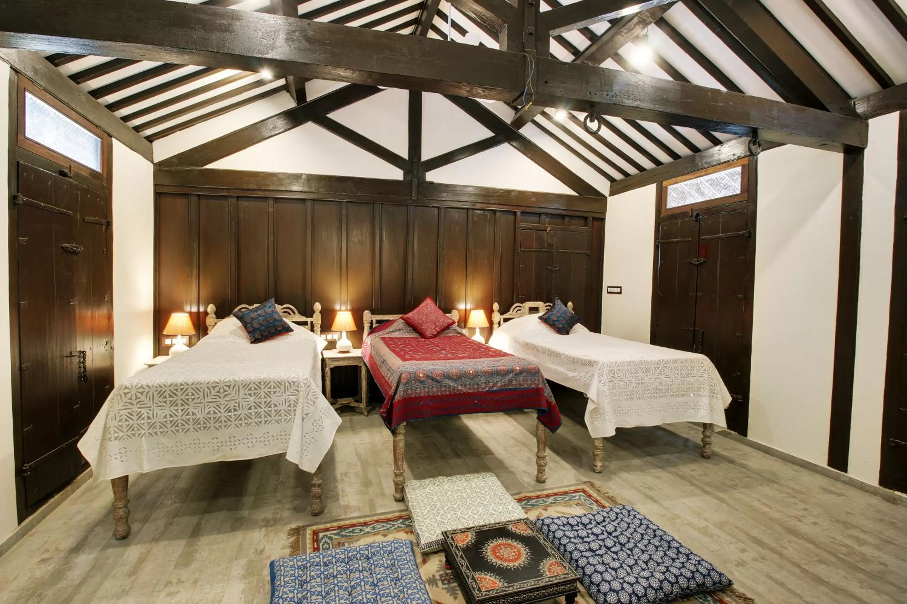 Bed in Deewanji Ni Haveli