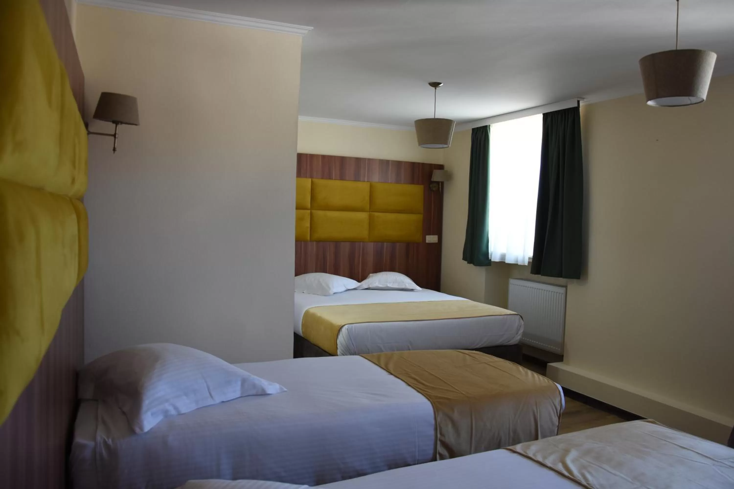 Bedroom, Bed in Sun Hotel