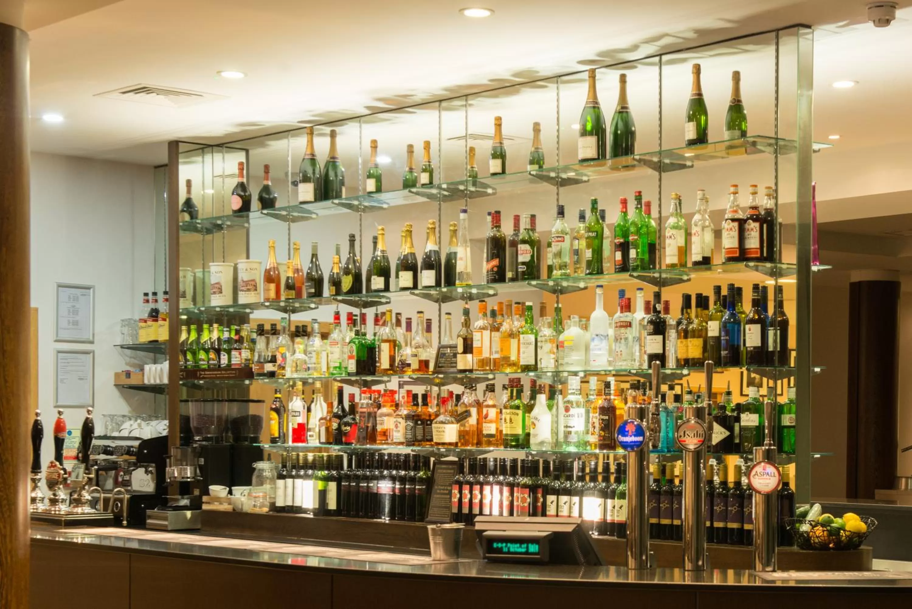 Lounge or bar in East Sussex National Hotel, Golf Resort & Spa