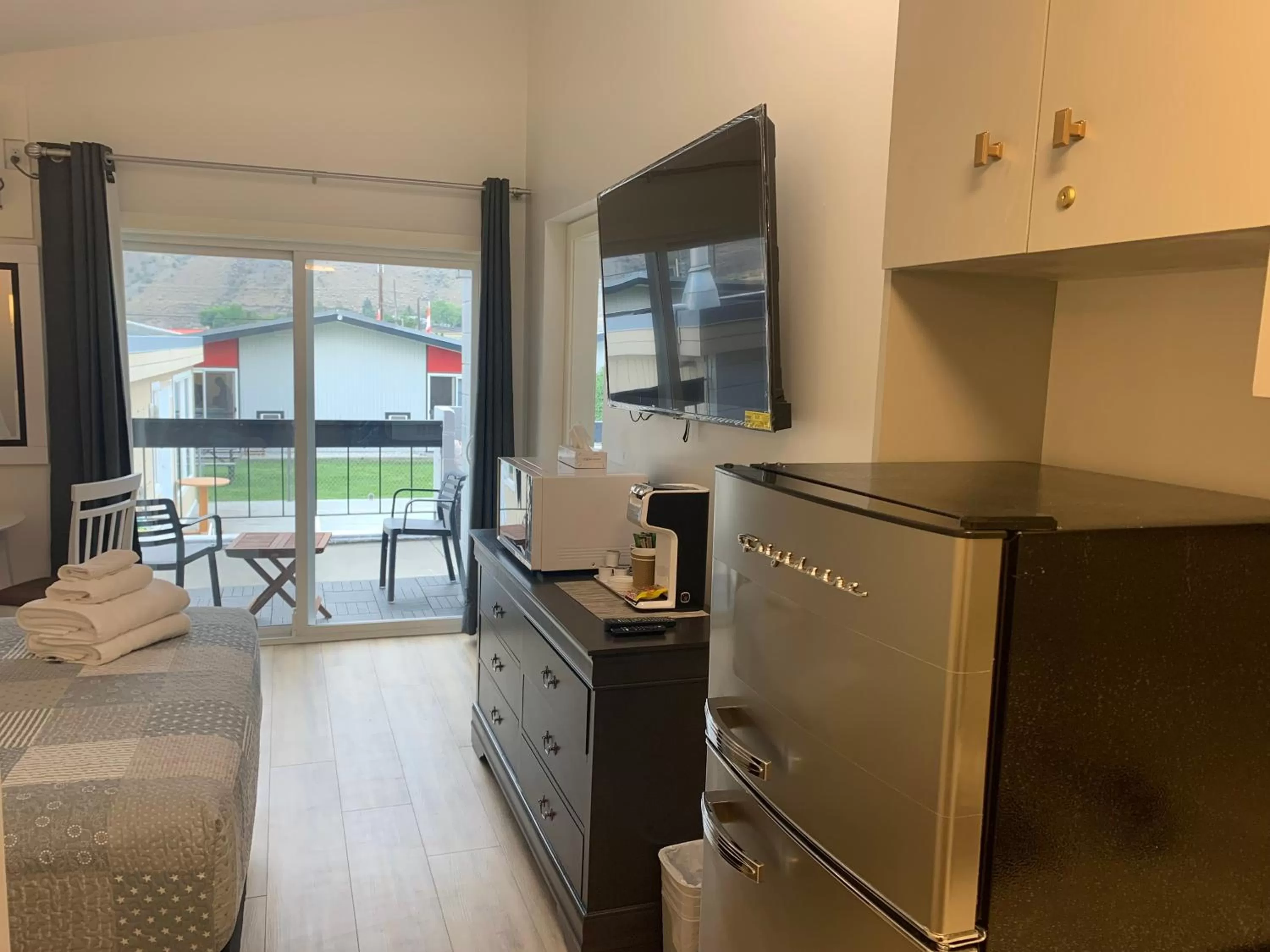 TV and multimedia in Destination Inn Cache Creek