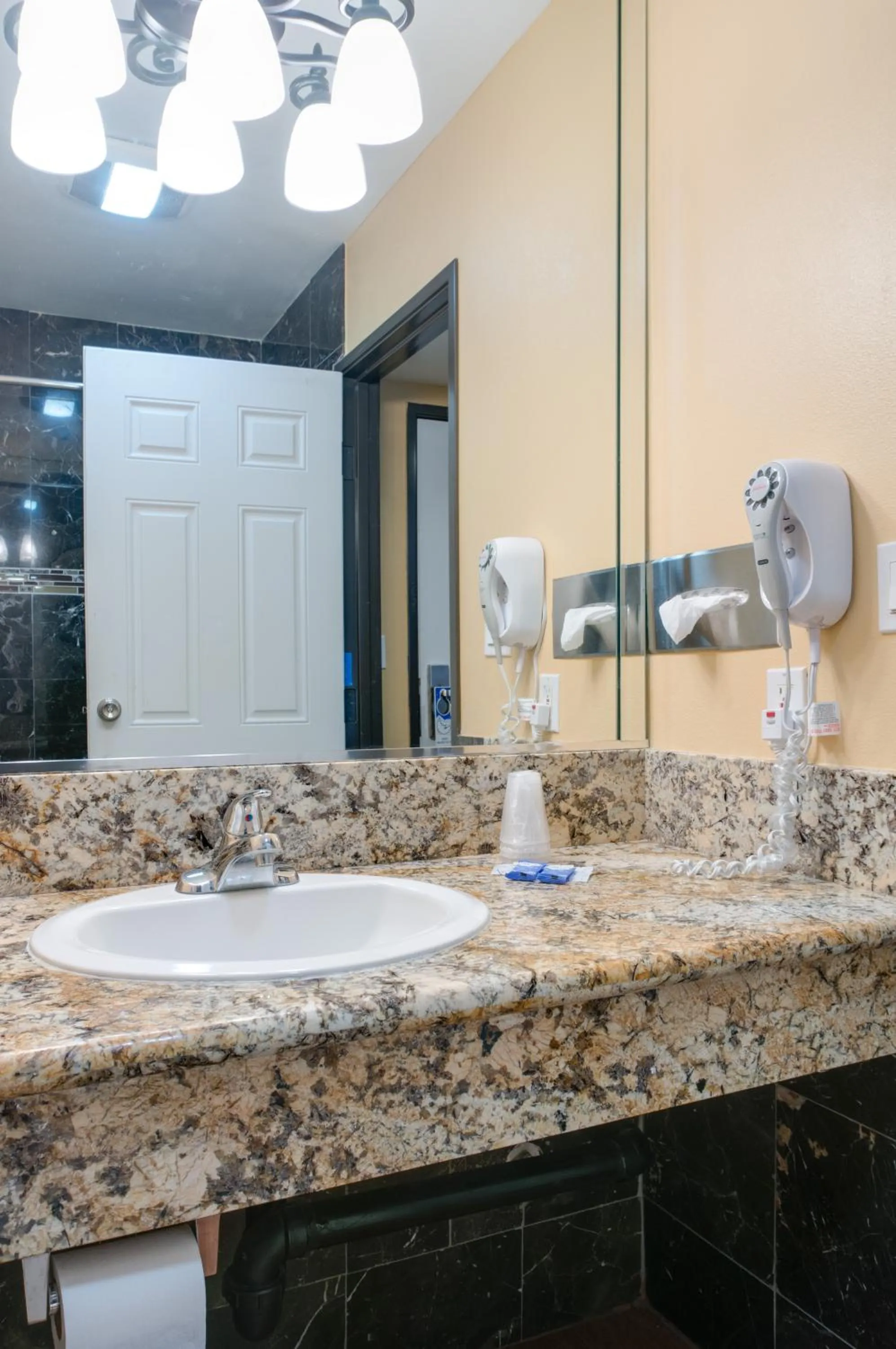 Bathroom in Redondo Beach Inn-LAX