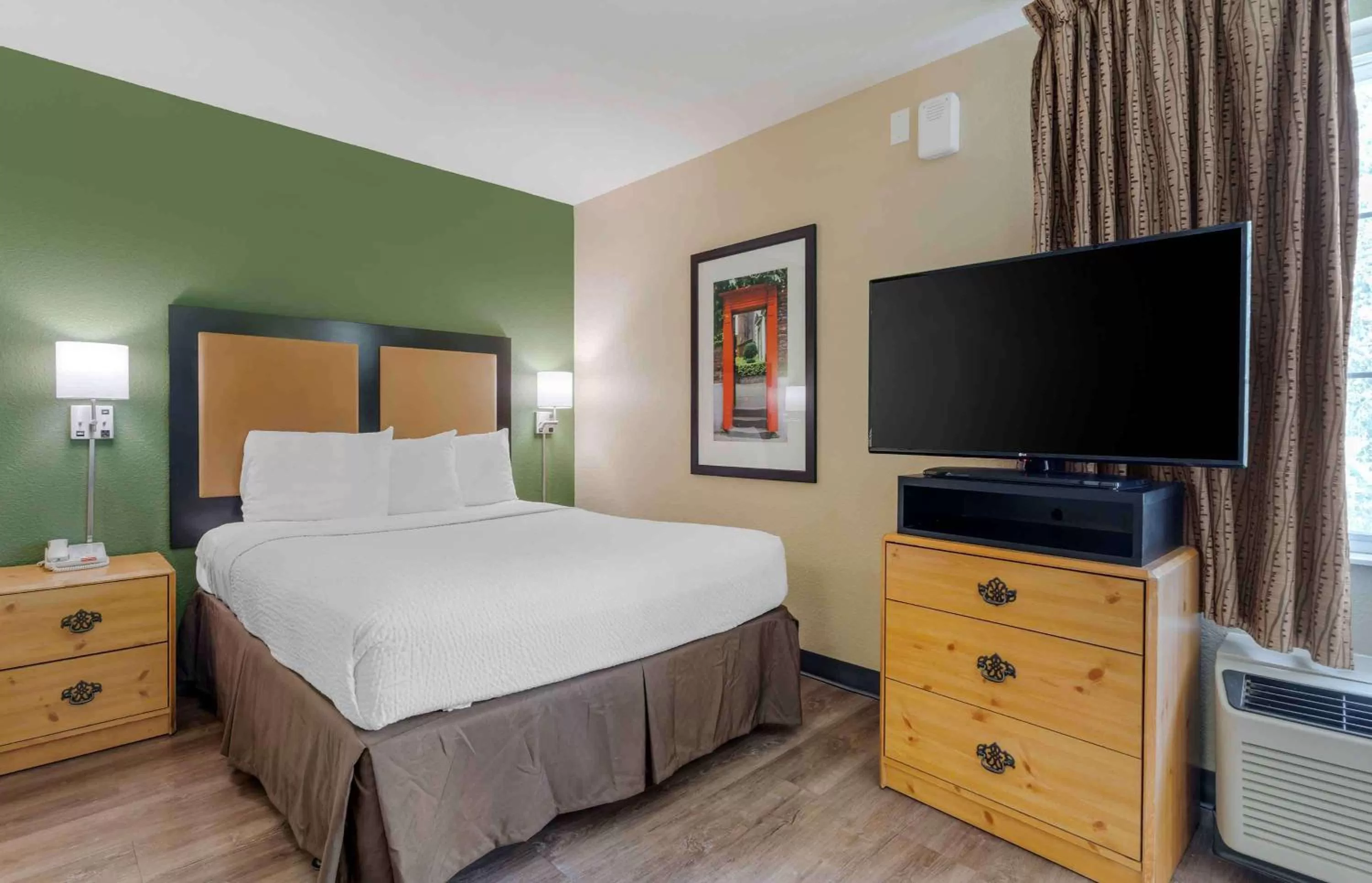 Bedroom, Bed in Extended Stay America Select Suites - Atlanta - Buckhead
