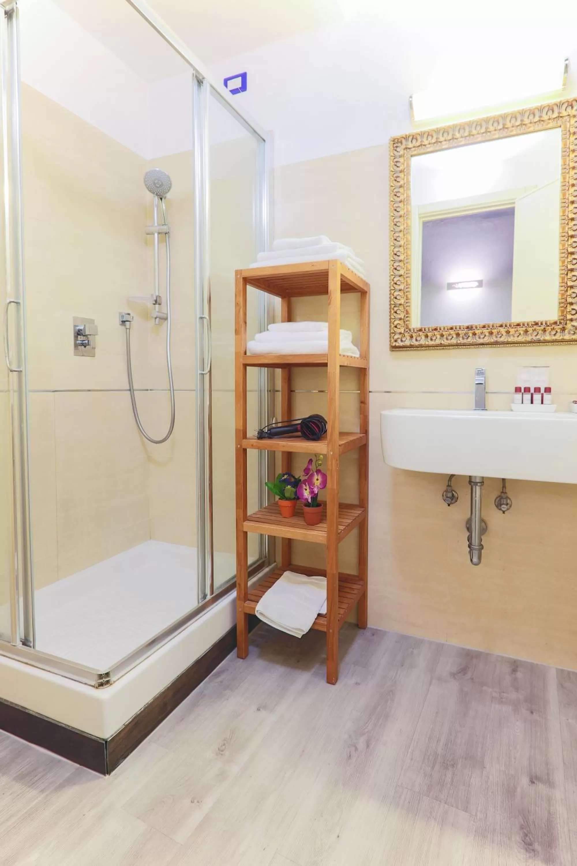 Bathroom in History Suite