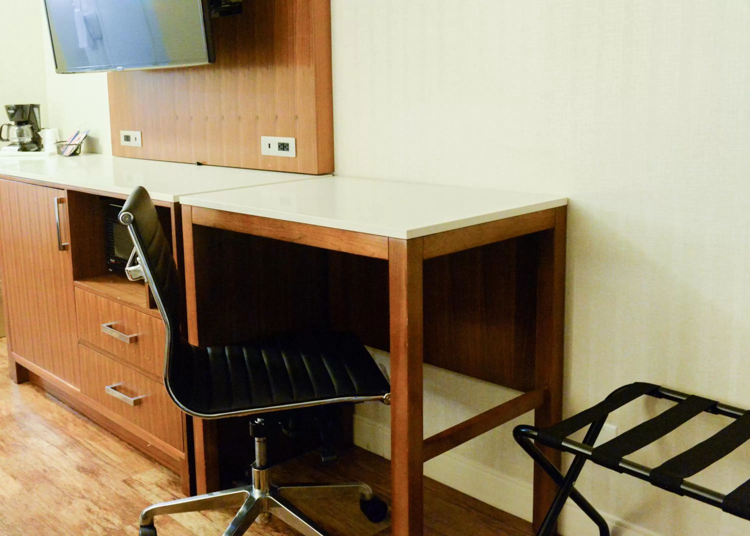 King Room - Disability Access - Non-Smoking in Travelodge by Wyndham Culver City