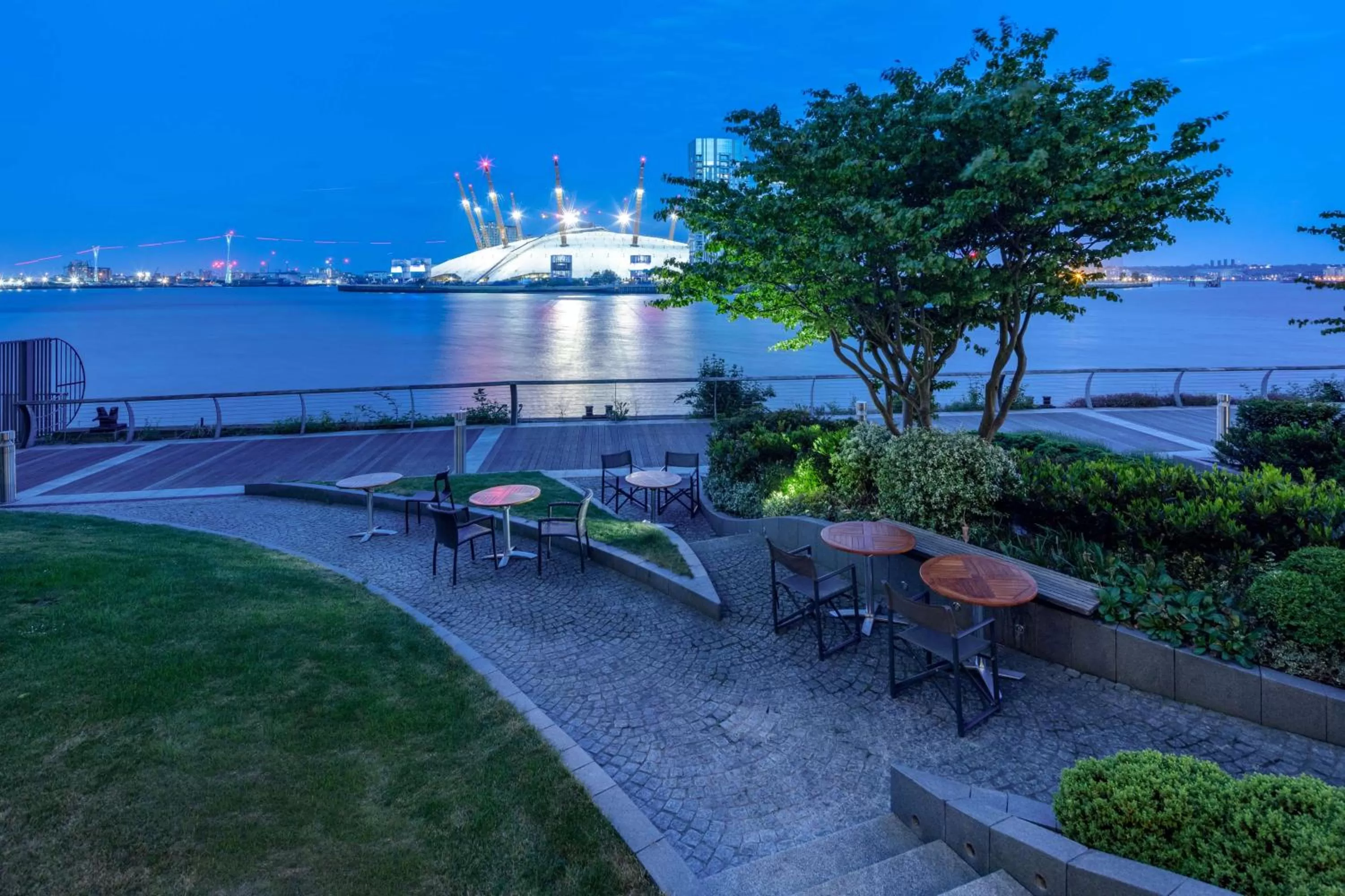 Restaurant/places to eat in Radisson Blu Hotel, London Canary Wharf East