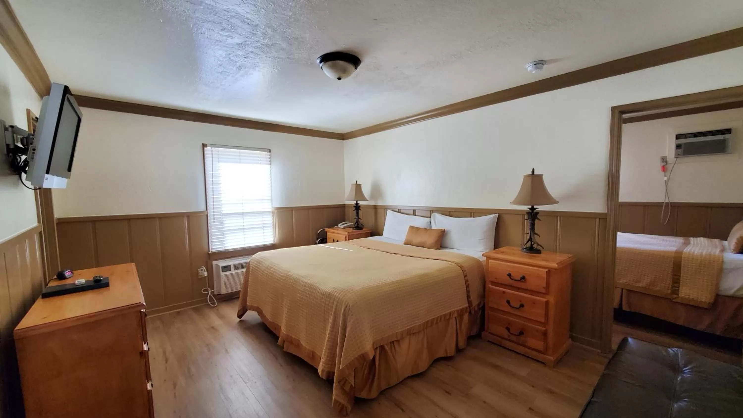 Bed in Kernville Inn