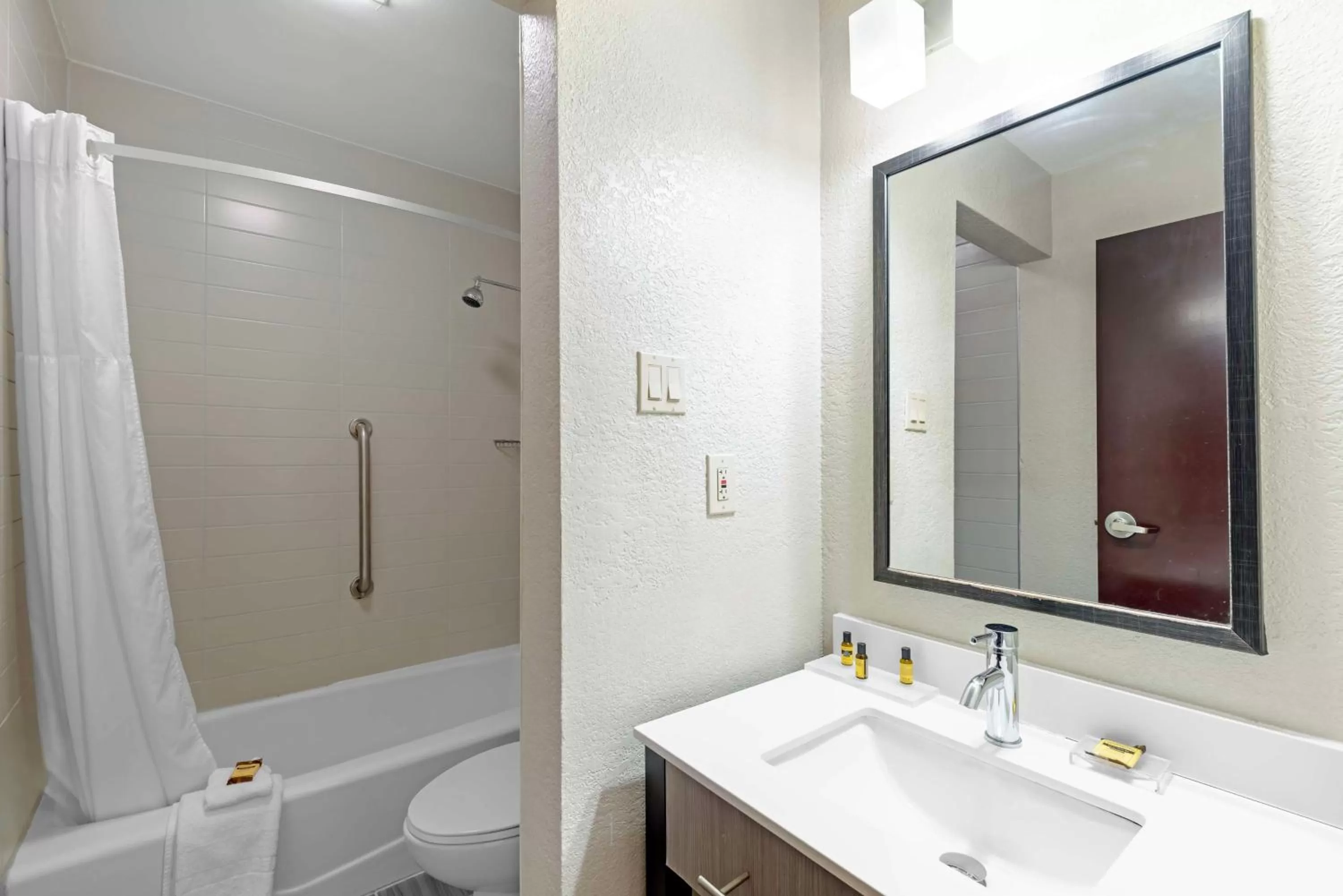 Bathroom in Best Western Plus Austin Central