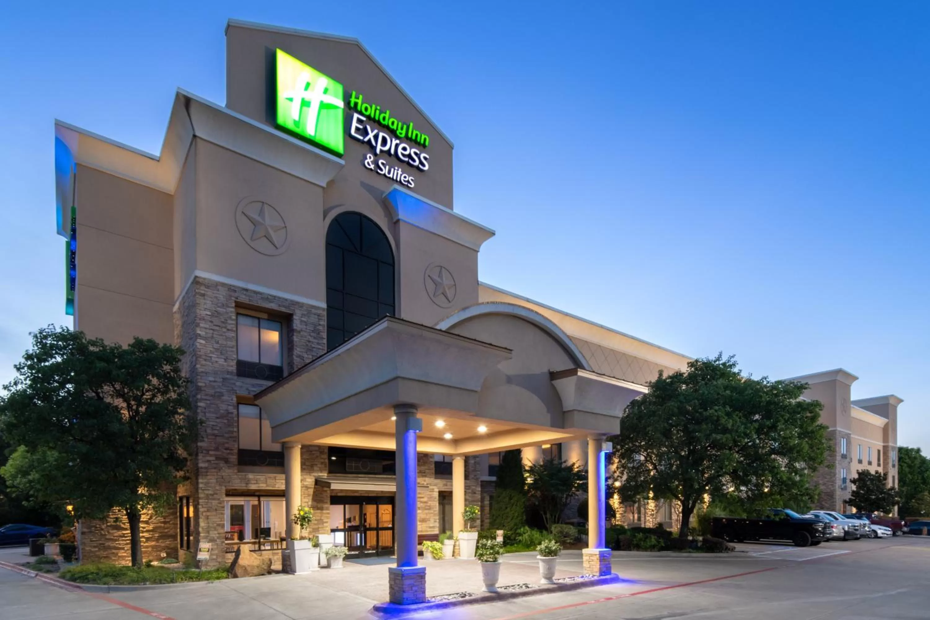 Property building in Holiday Inn Express Arlington Interstate 20 Parks Mall by IHG