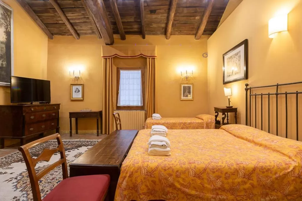 Bed in BolognaRoomscom - Ca' Palazzo