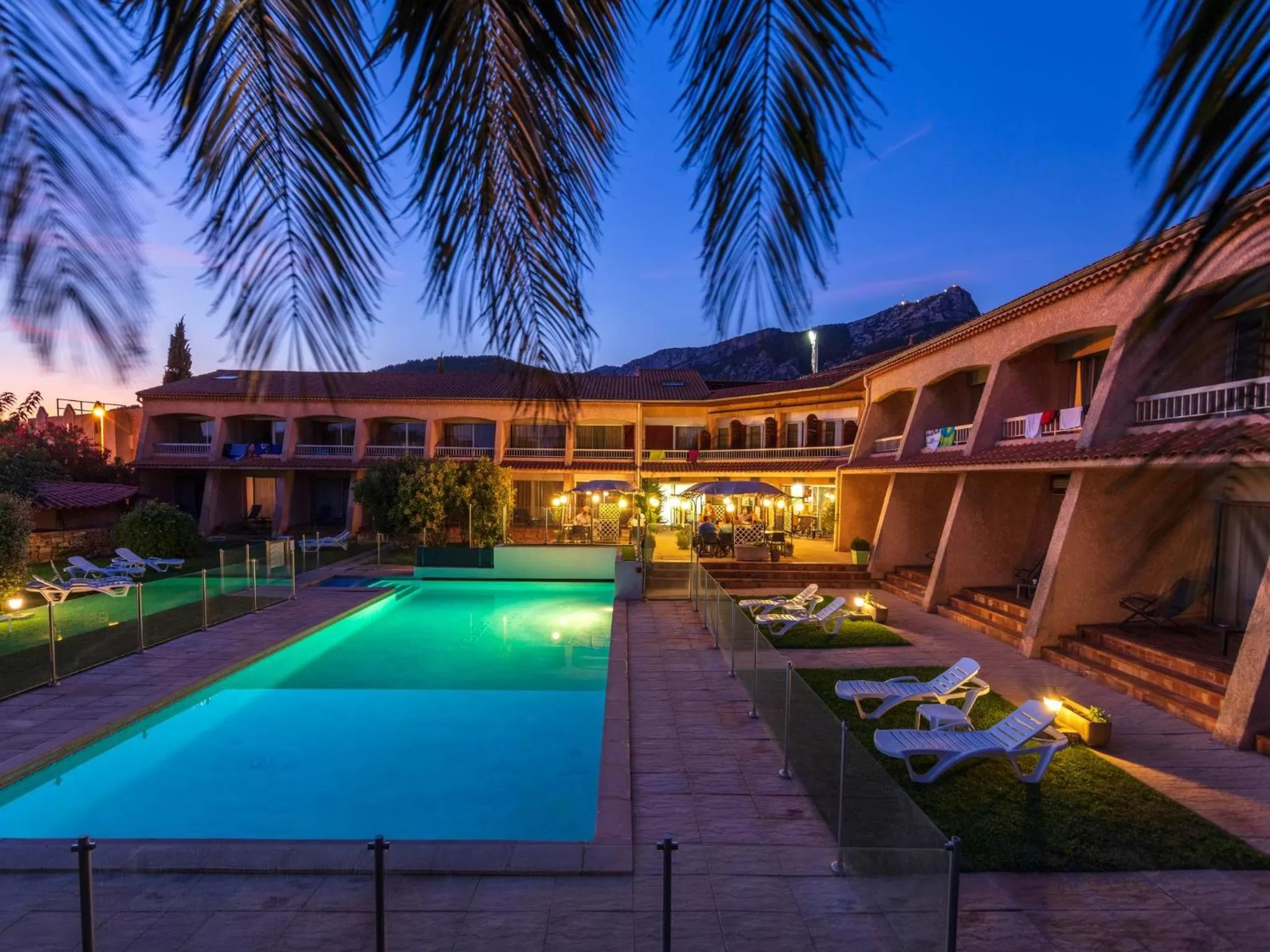 Property building in Noemys Toulon La Valette - Hotel restaurant avec piscine