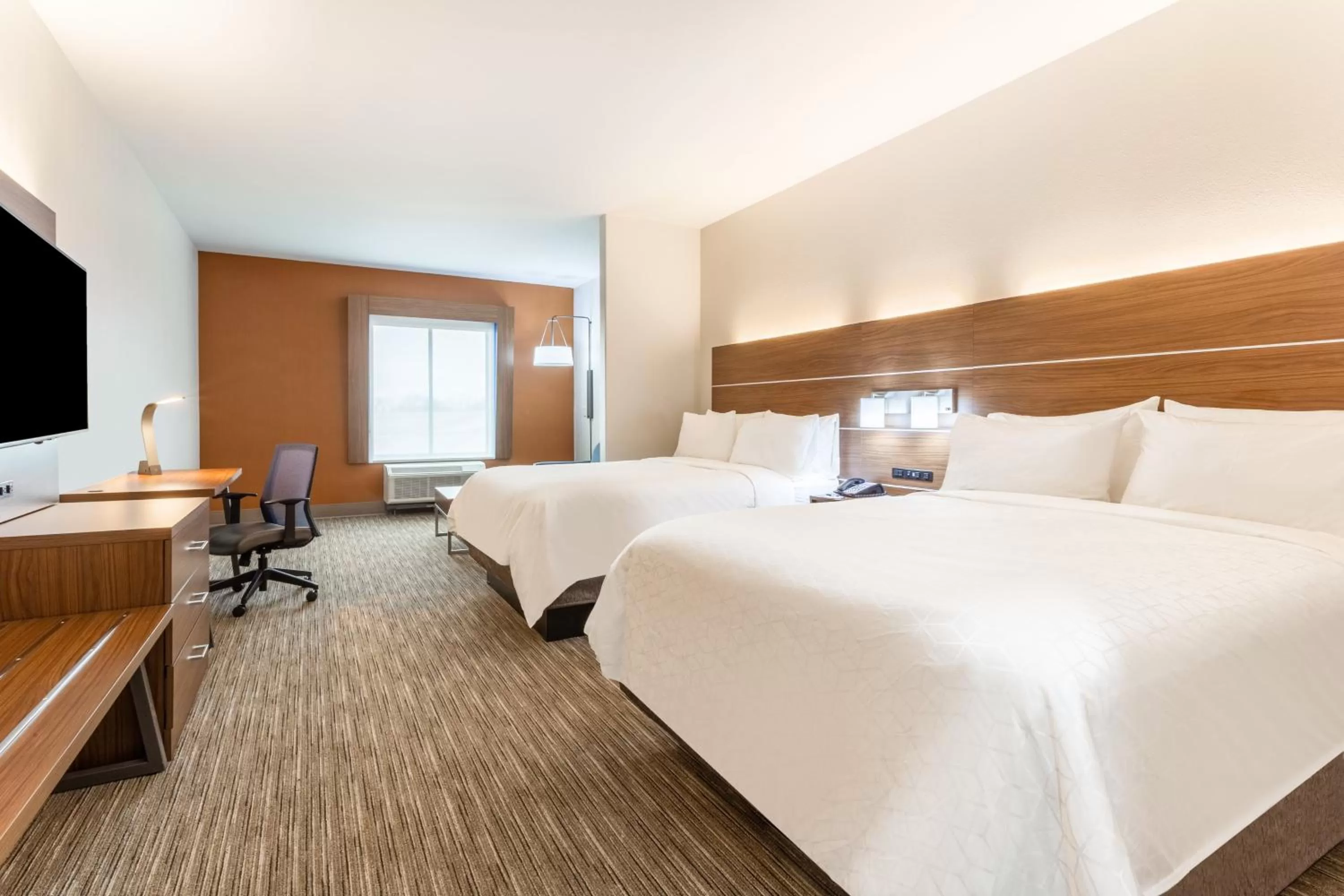 Photo of the whole room, Bed in Holiday Inn Express & Suites Kearney by IHG