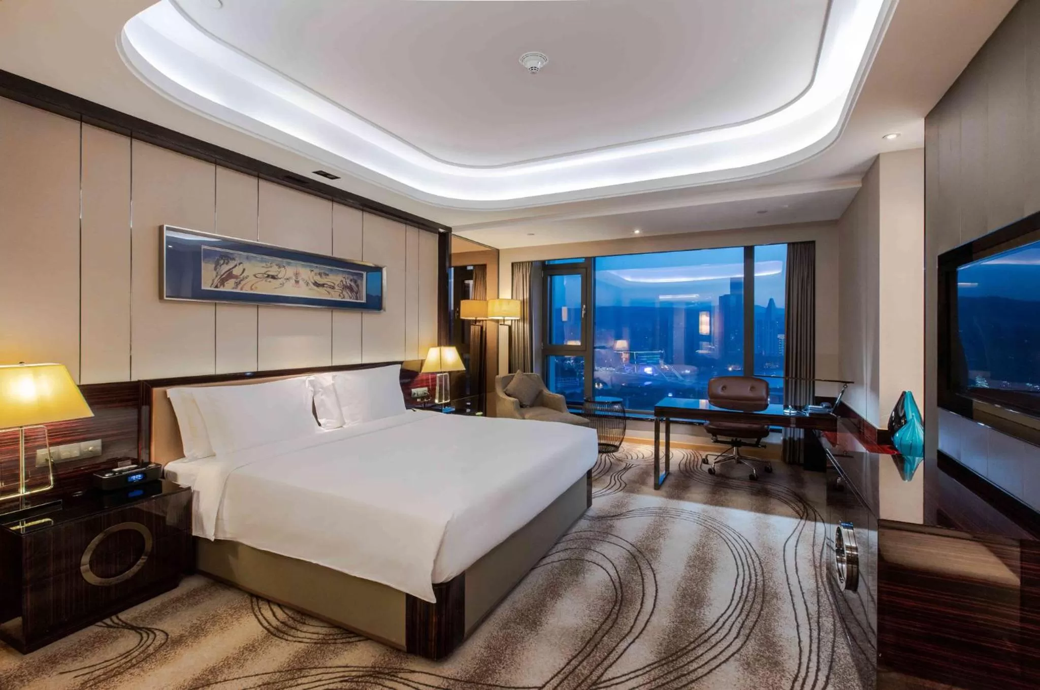 Photo of the whole room, Bed in Crowne Plaza Hotel Lanzhou by IHG