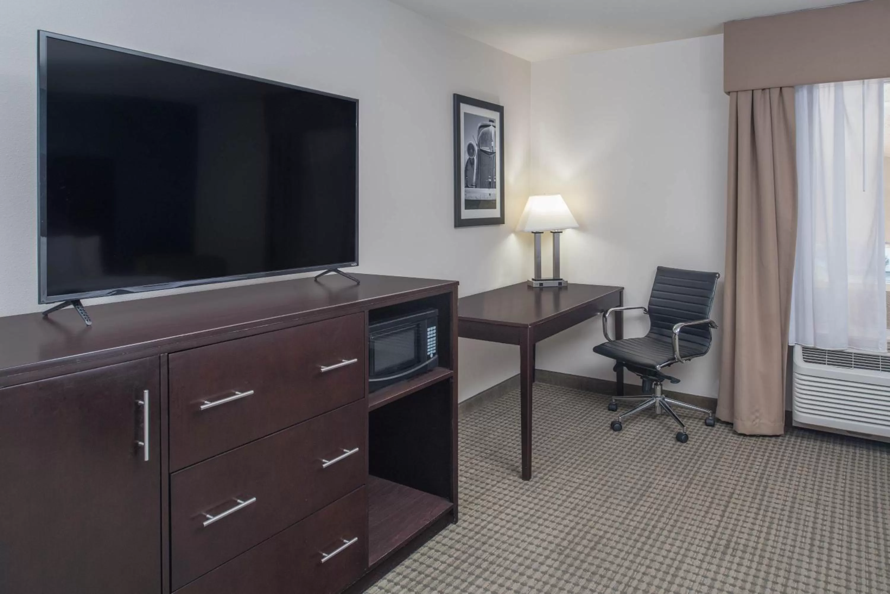 TV and multimedia in La Quinta by Wyndham Moscow Pullman