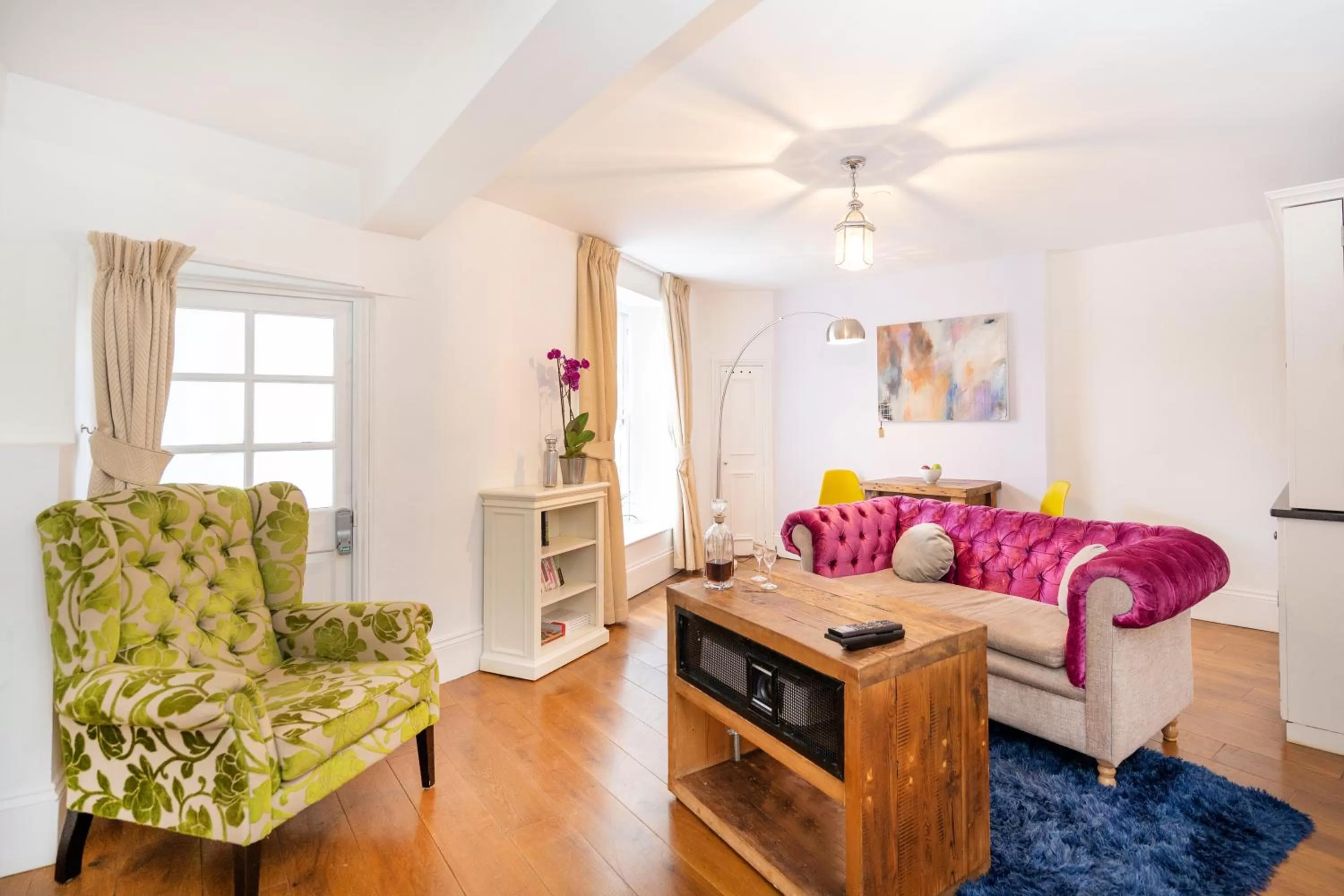 Living room, Seating Area in Berkeley Suites