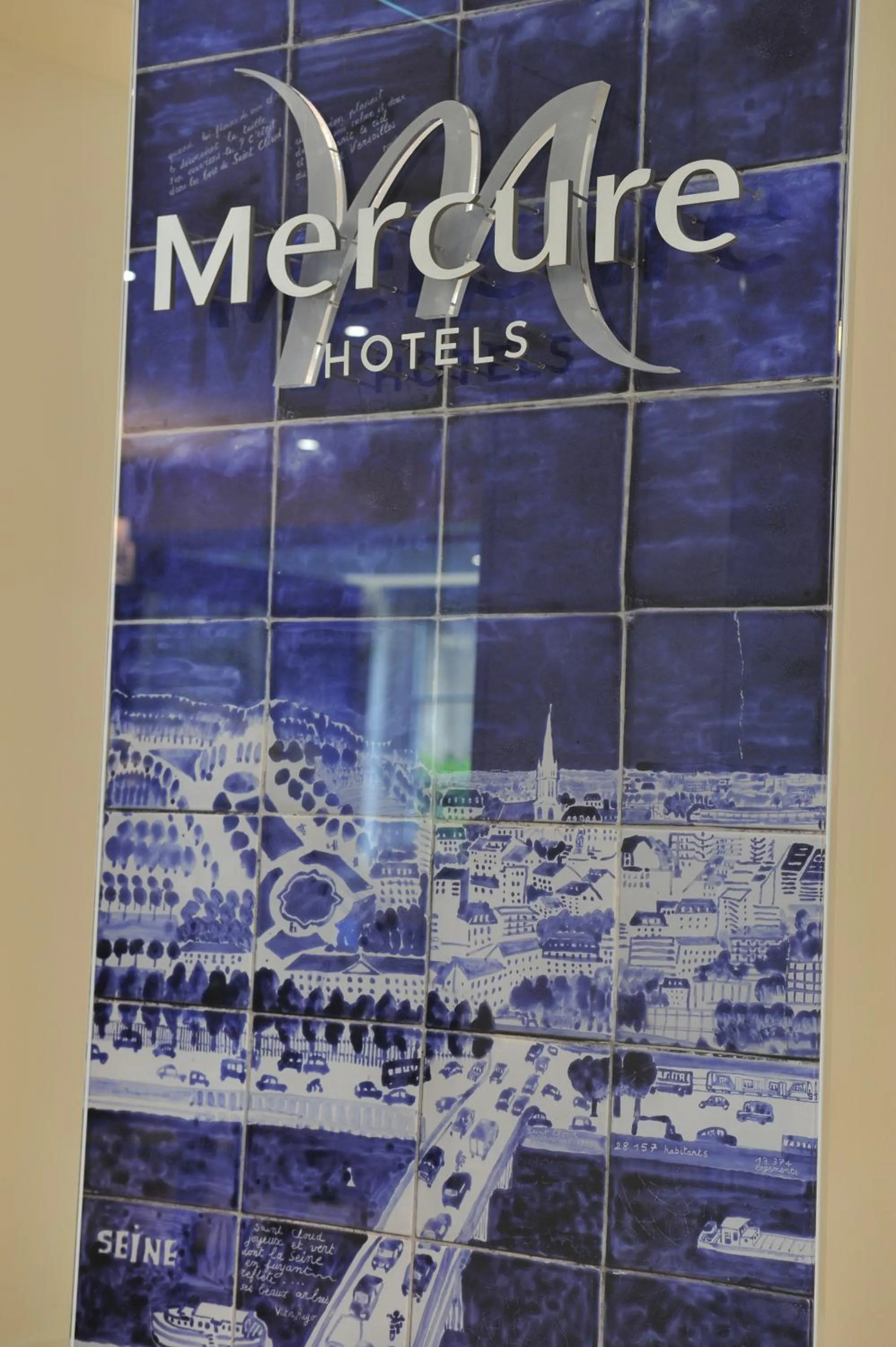 Property logo or sign in Mercure Paris Saint Cloud Hippodrome