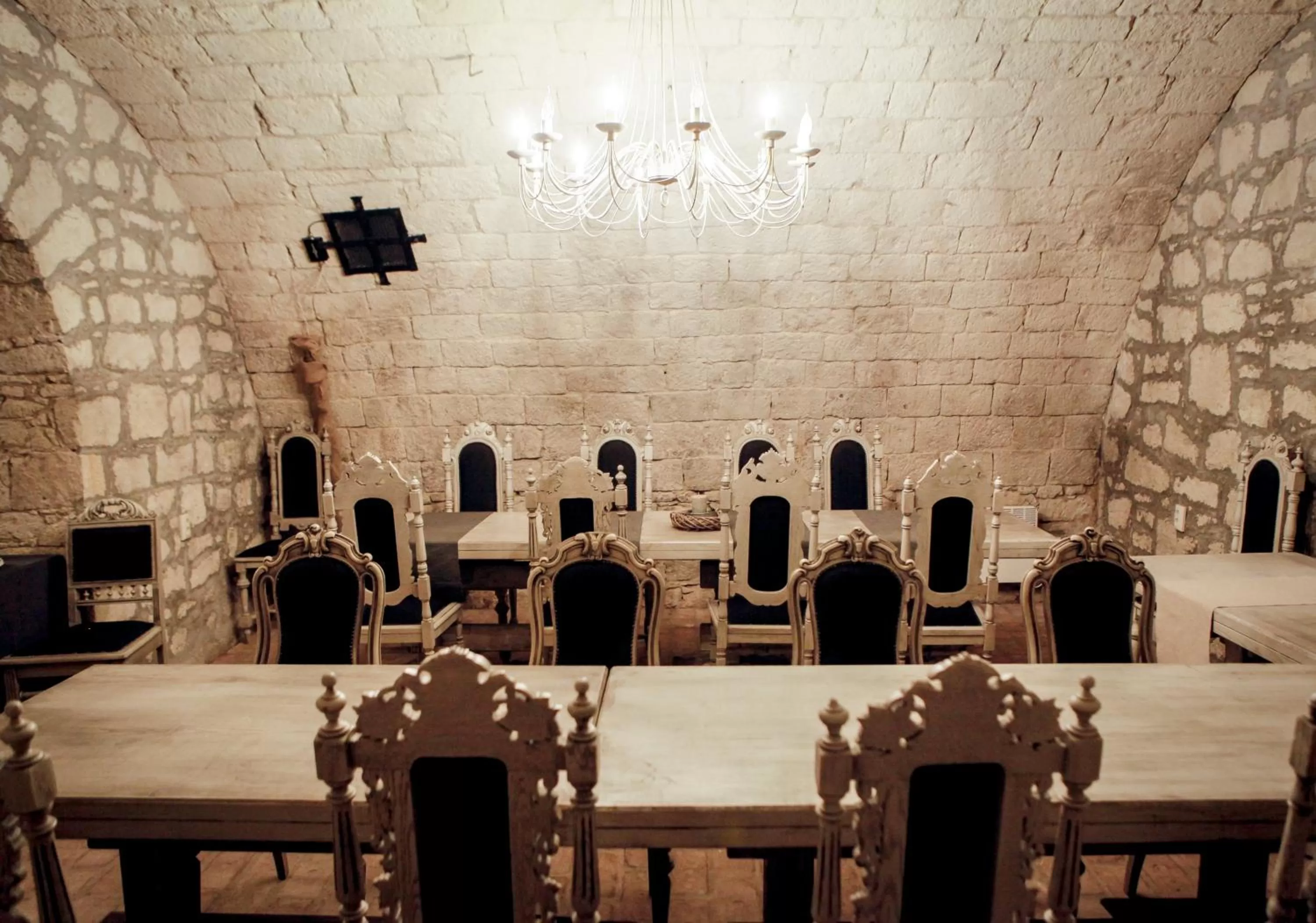 Restaurant/places to eat in LaBor Kvártély