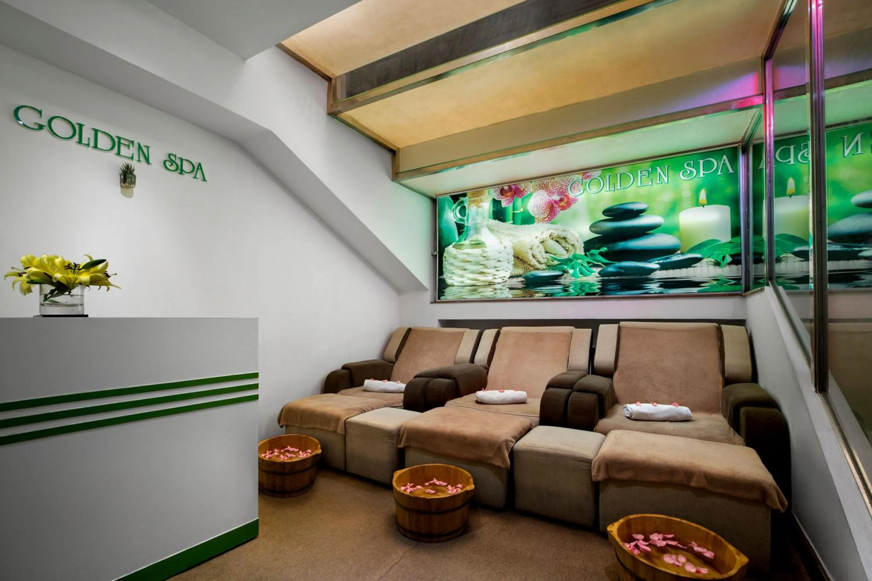 Massage in Lakeside Palace Hotel