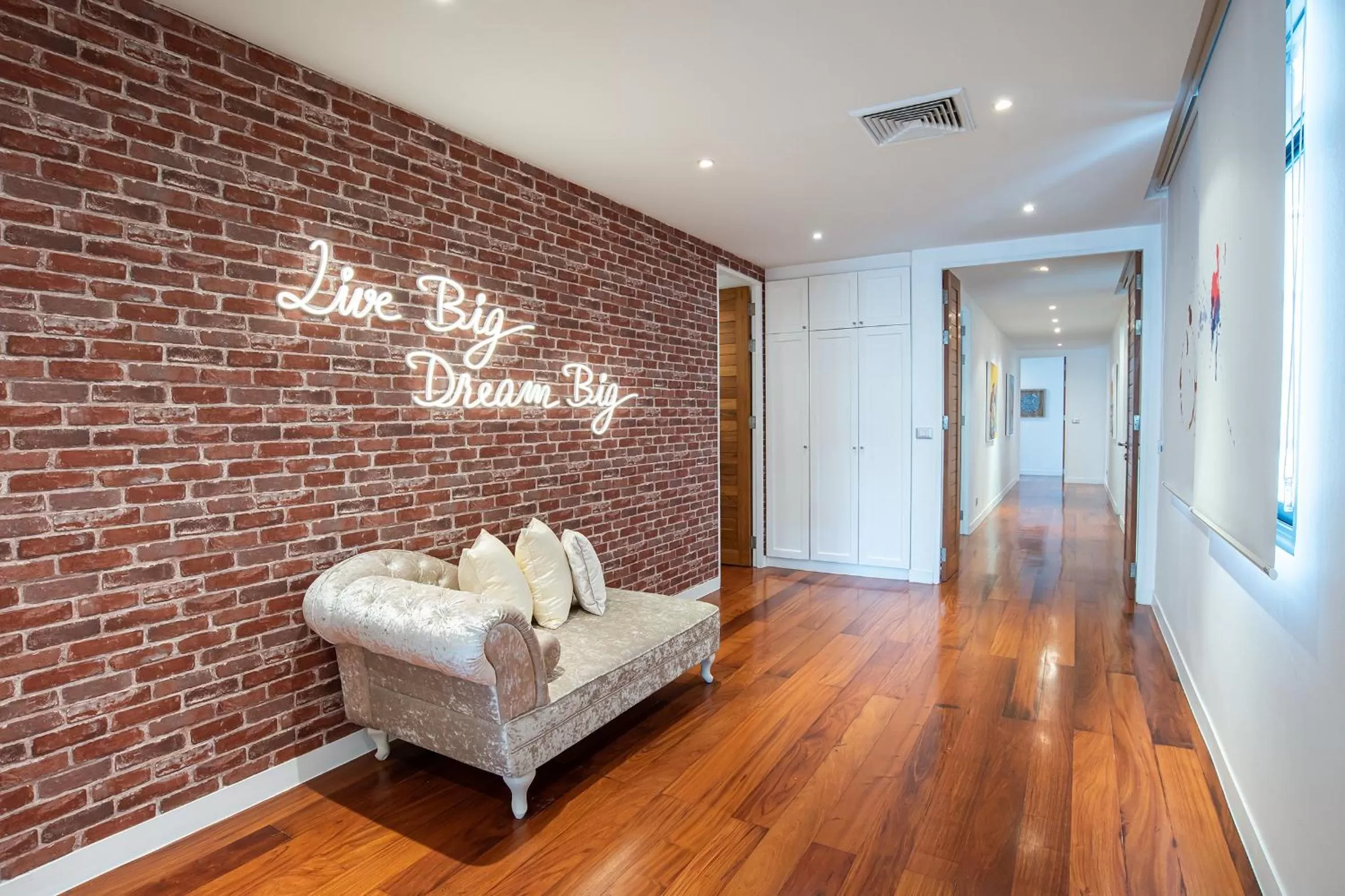 Living room, Bed in Benviar Tonson Residence