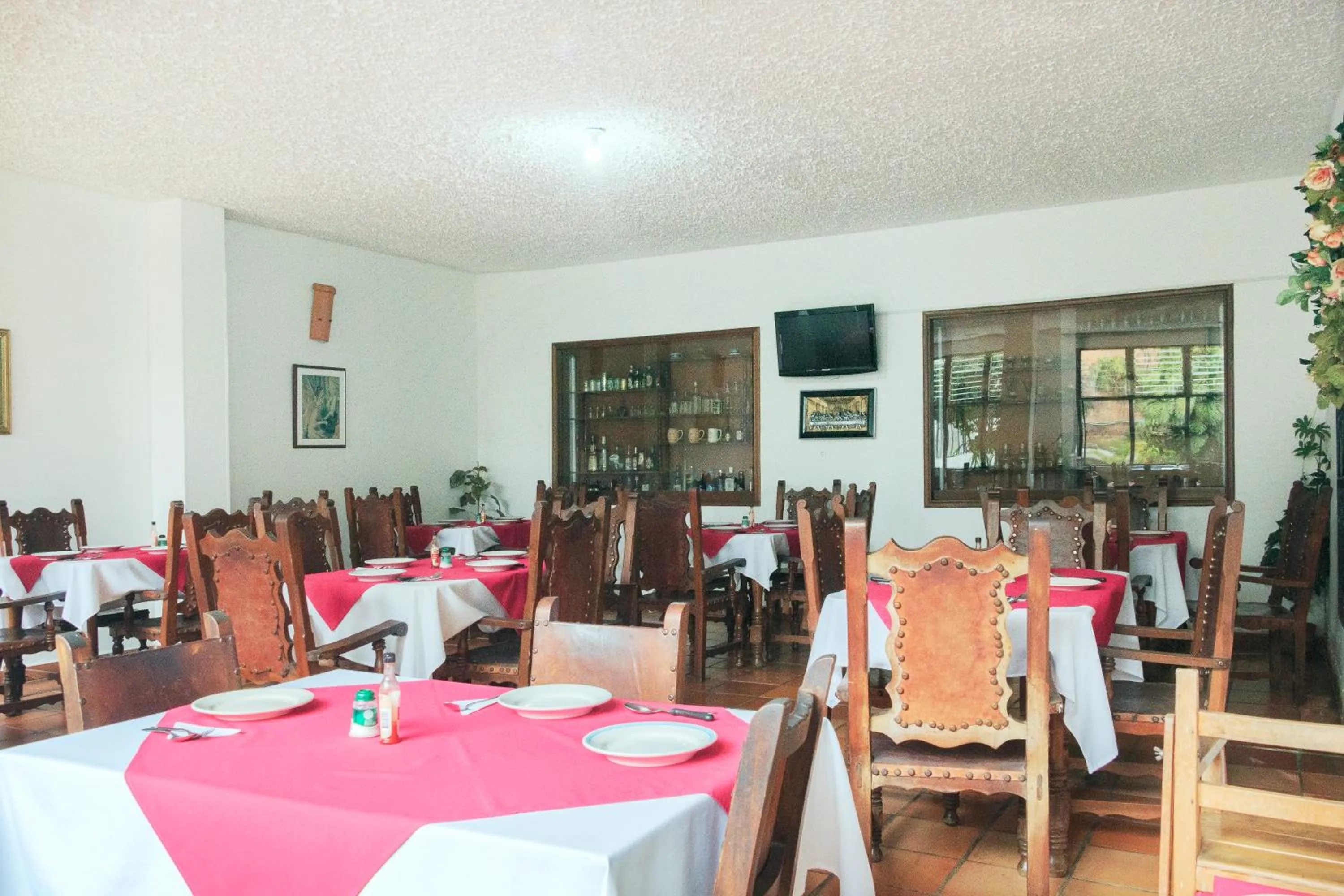 Restaurant/places to eat in Hotel Colonial Plaza