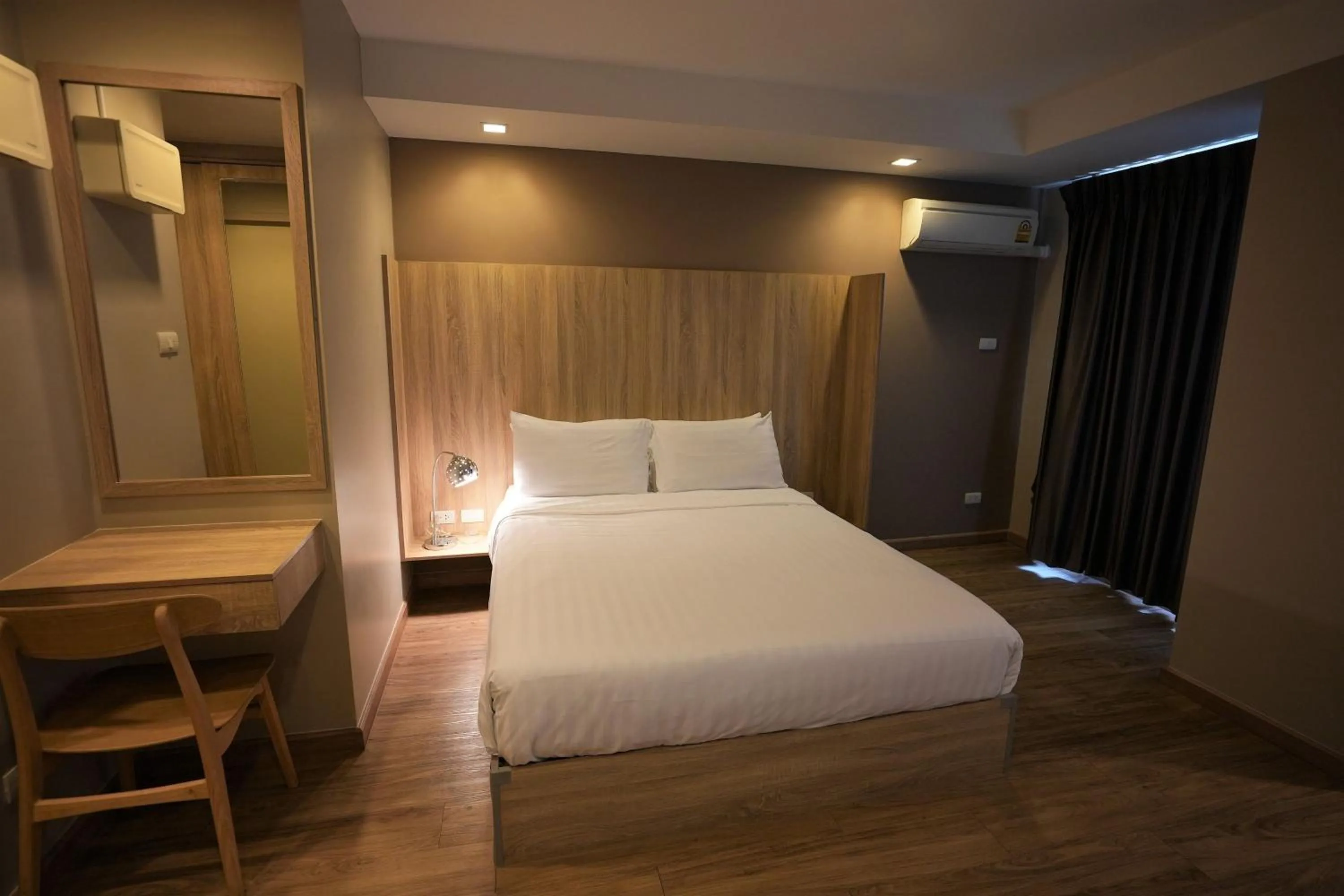 Bedroom, Bed in Baan Tanwa - MRT Ratchadapisek Exit 1 or 2