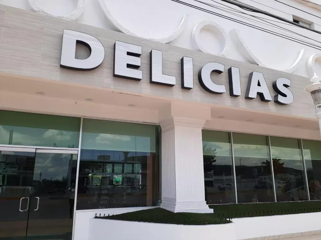 Restaurant/places to eat in Leo Hotel