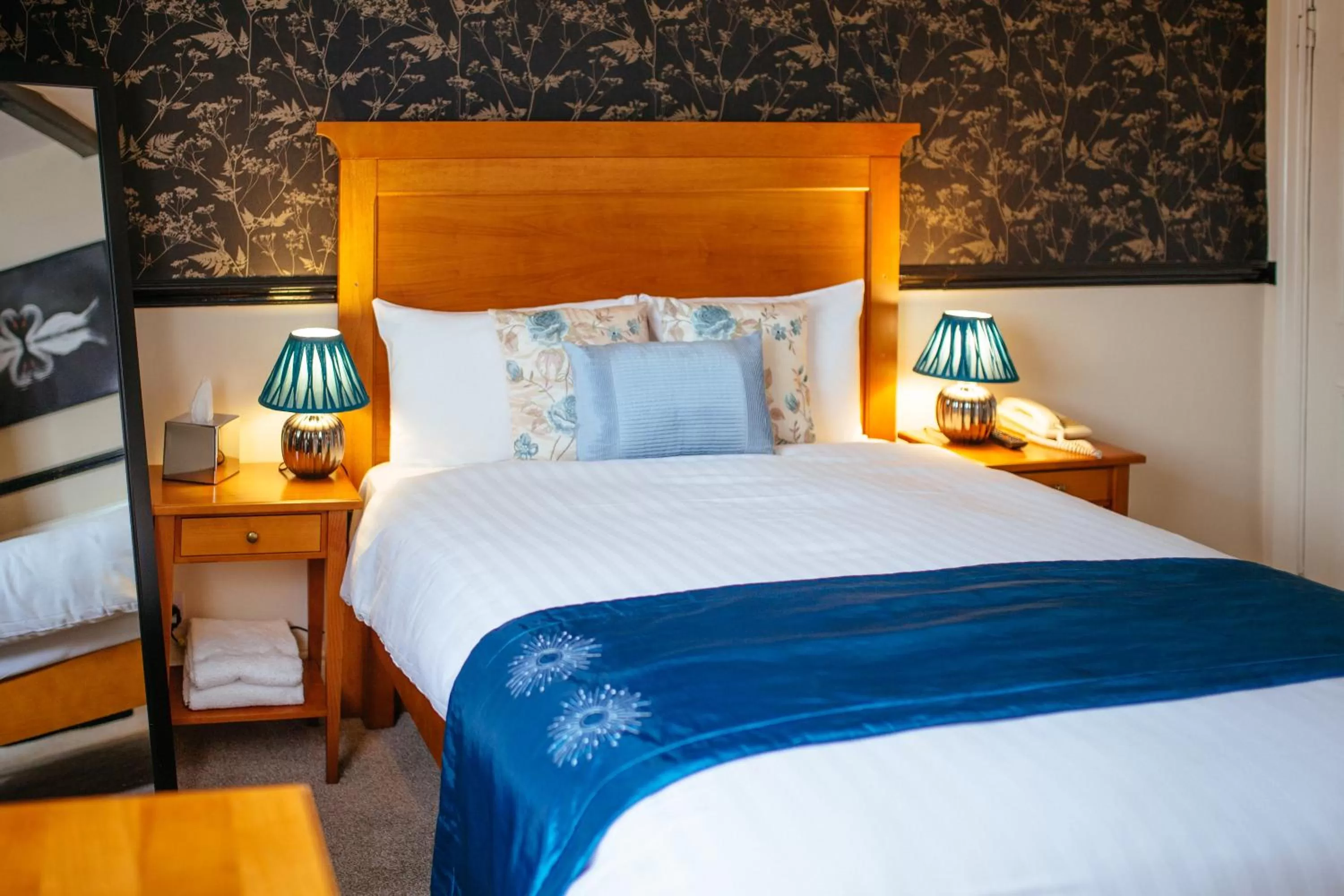 Bedroom, Bed in Pymgate Lodge Hotel Manchester Airport