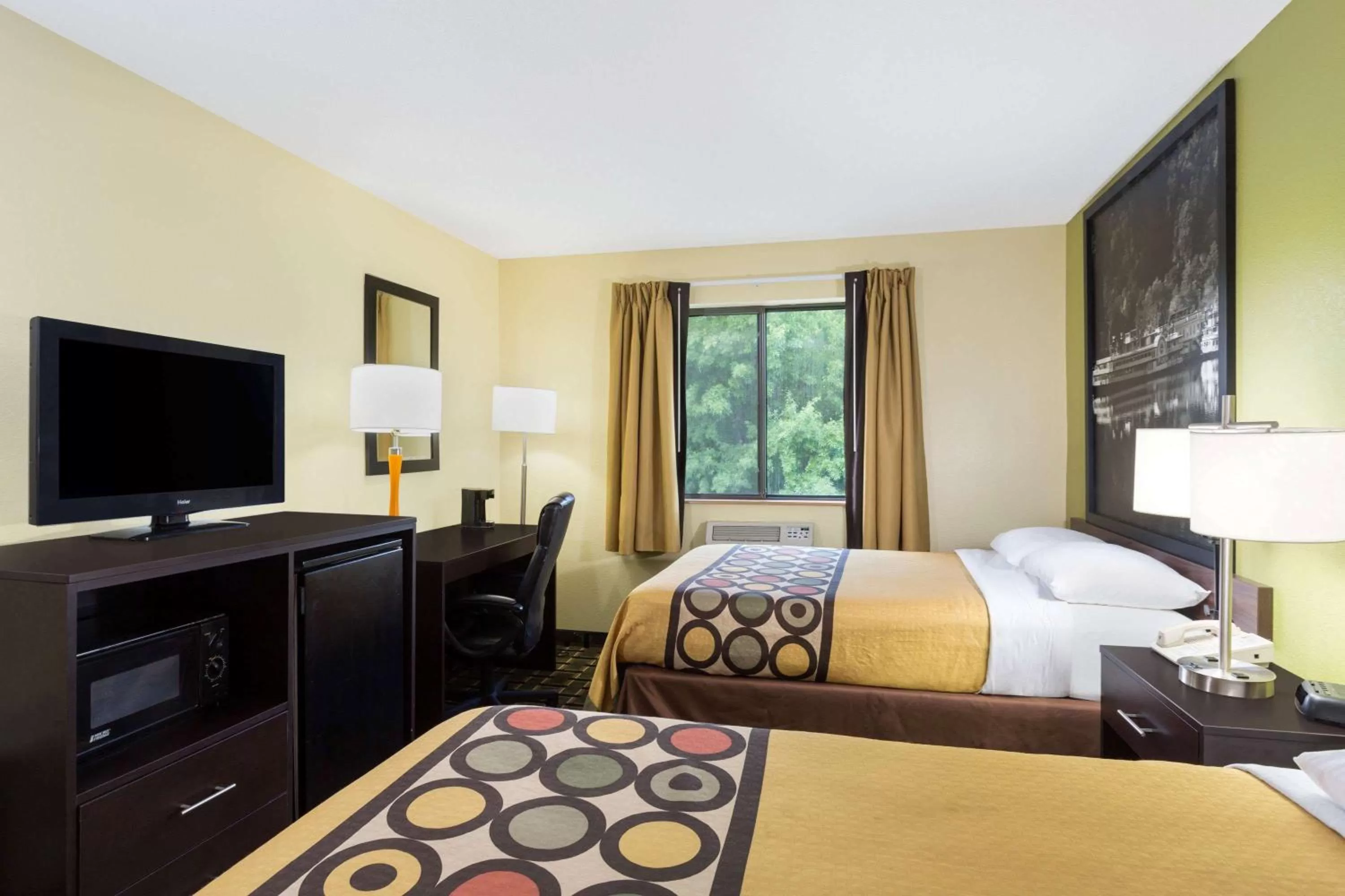 Photo of the whole room, Bed in Super 8 by Wyndham Marietta