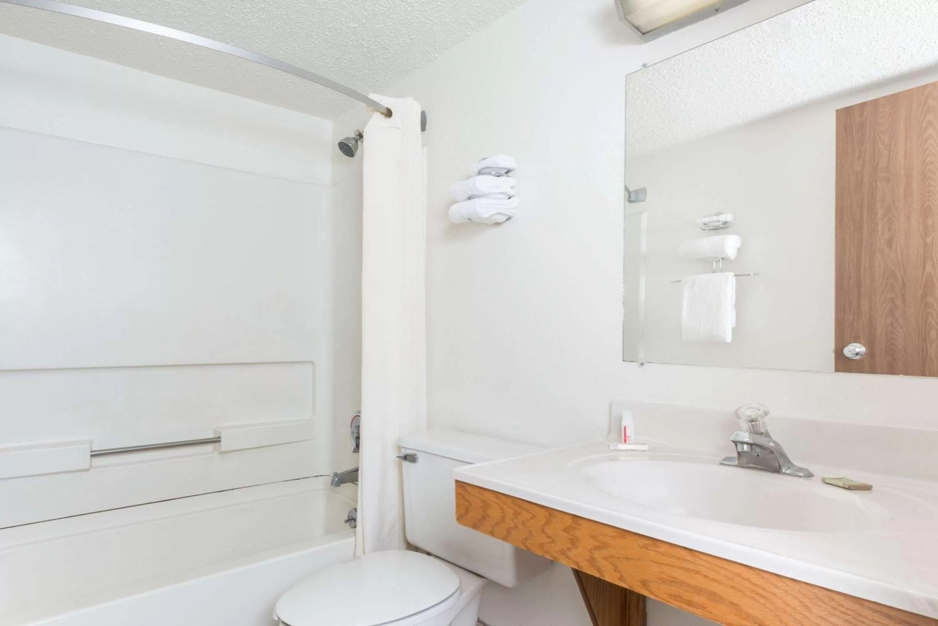 Bathroom in Super 8 by Wyndham Front Royal