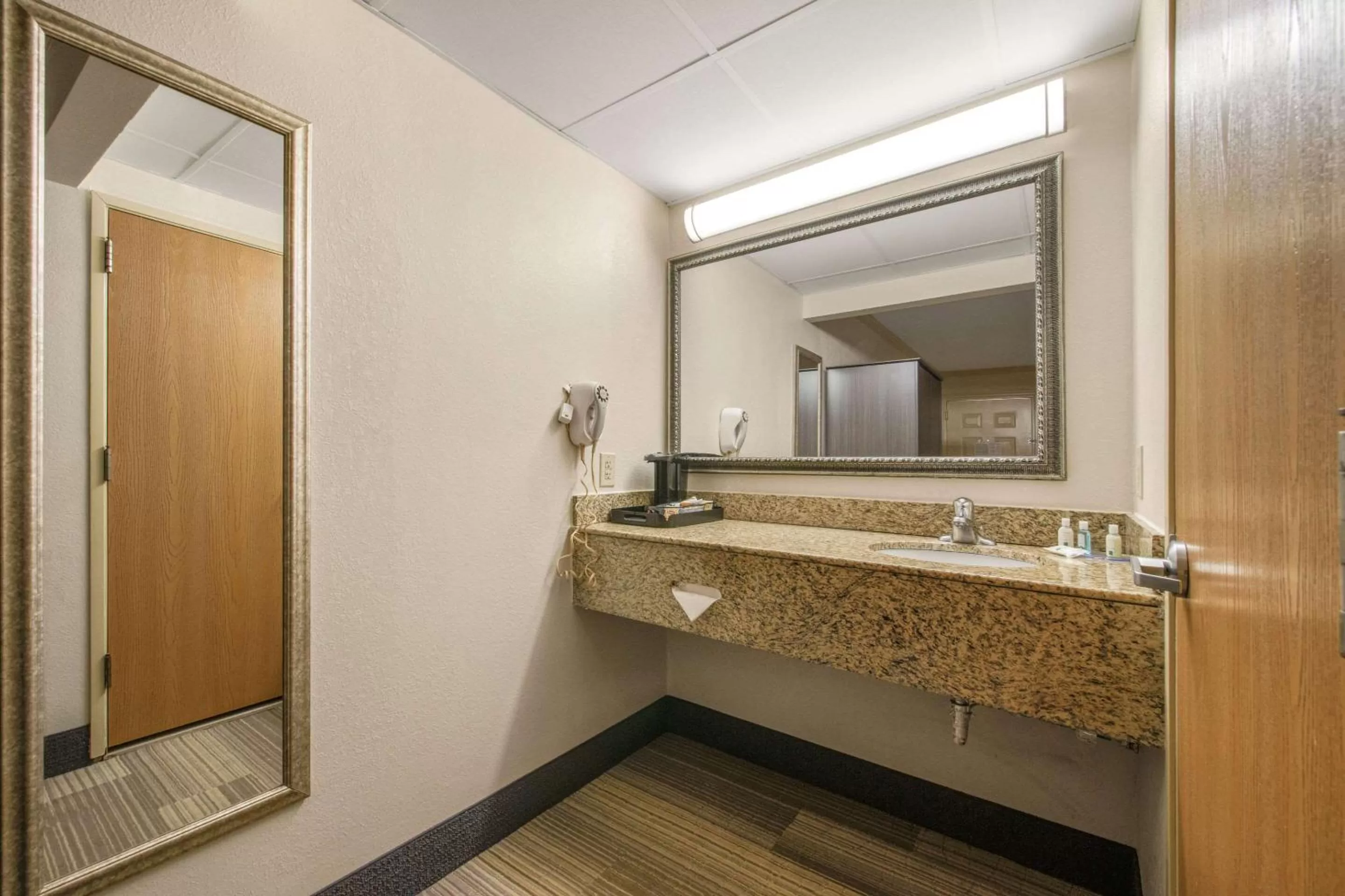 Bathroom in Hibiscus Inn & Suites