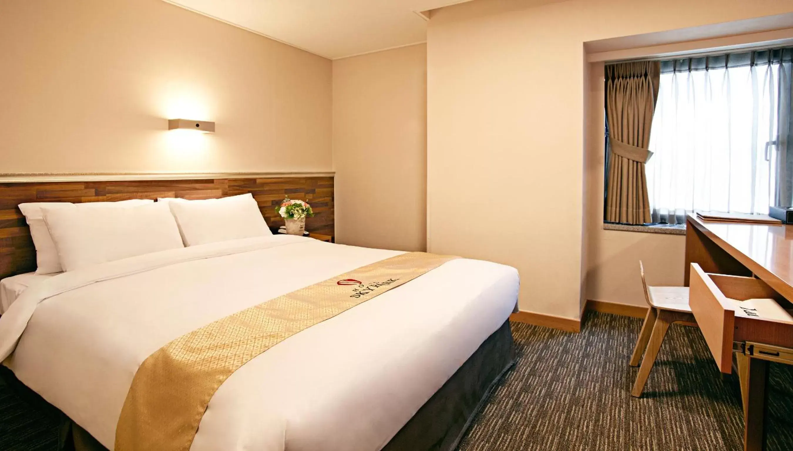 Standard Double (Bath or Shower) in Hotel Skypark Myeongdong 1 Standard Double (Bath or Shower) in Hotel Skypark Myeongdong 1