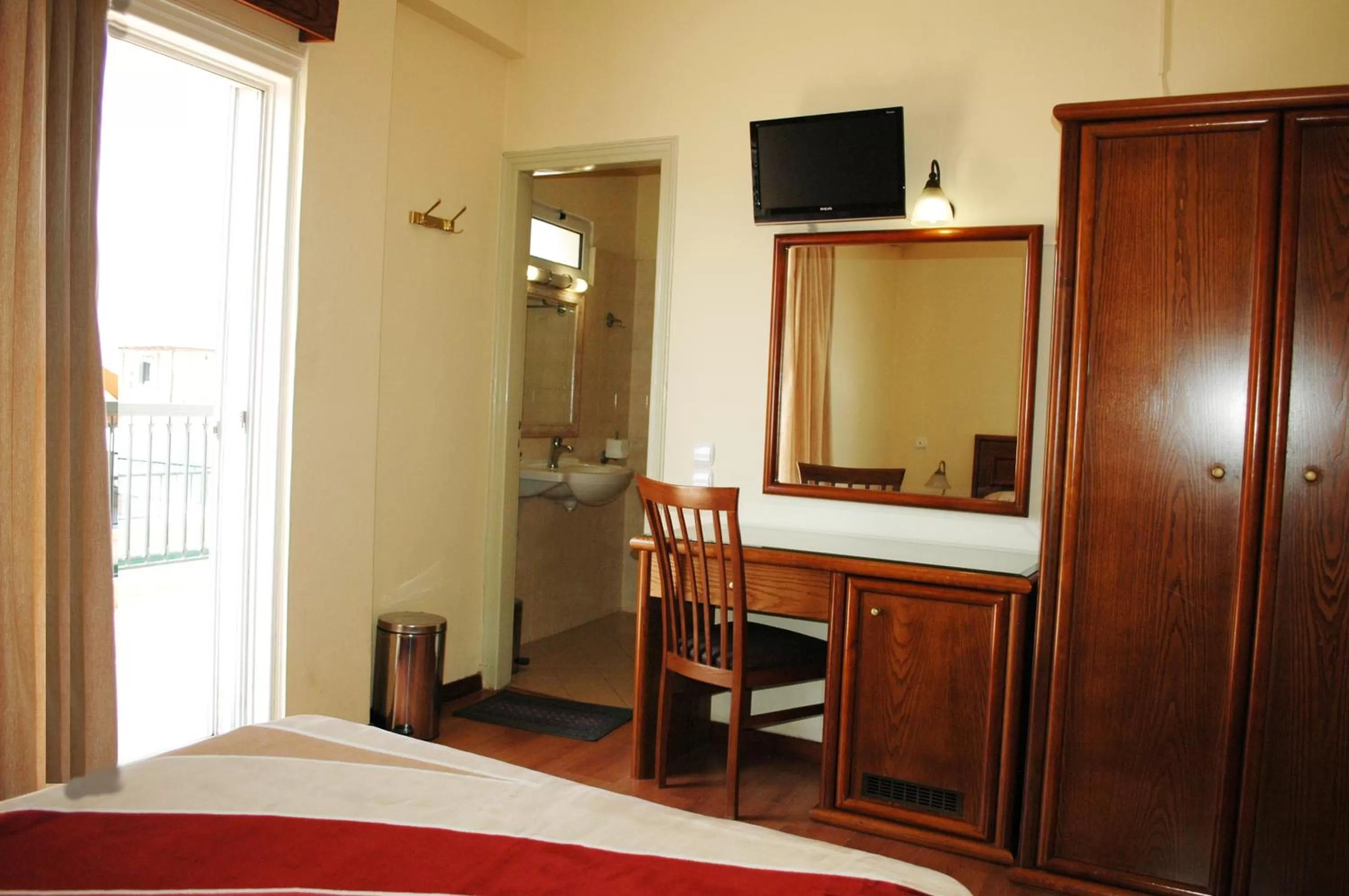 Photo of the whole room, Bed in Omiros Hotel