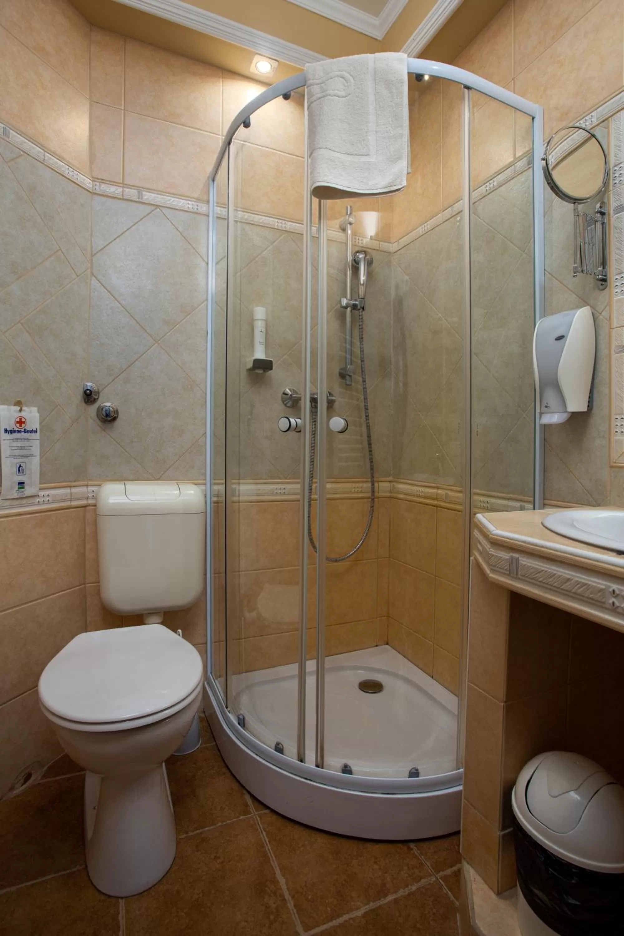 Bathroom in Illés Hotel