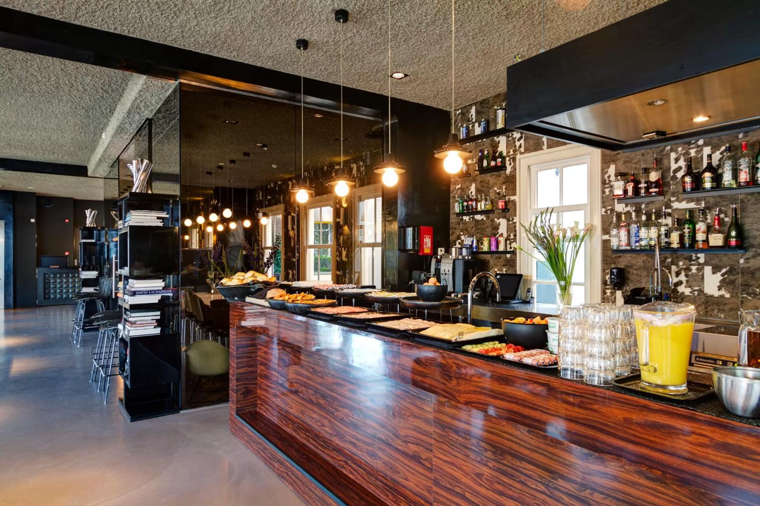 Breakfast, Lounge/Bar in V Lofts