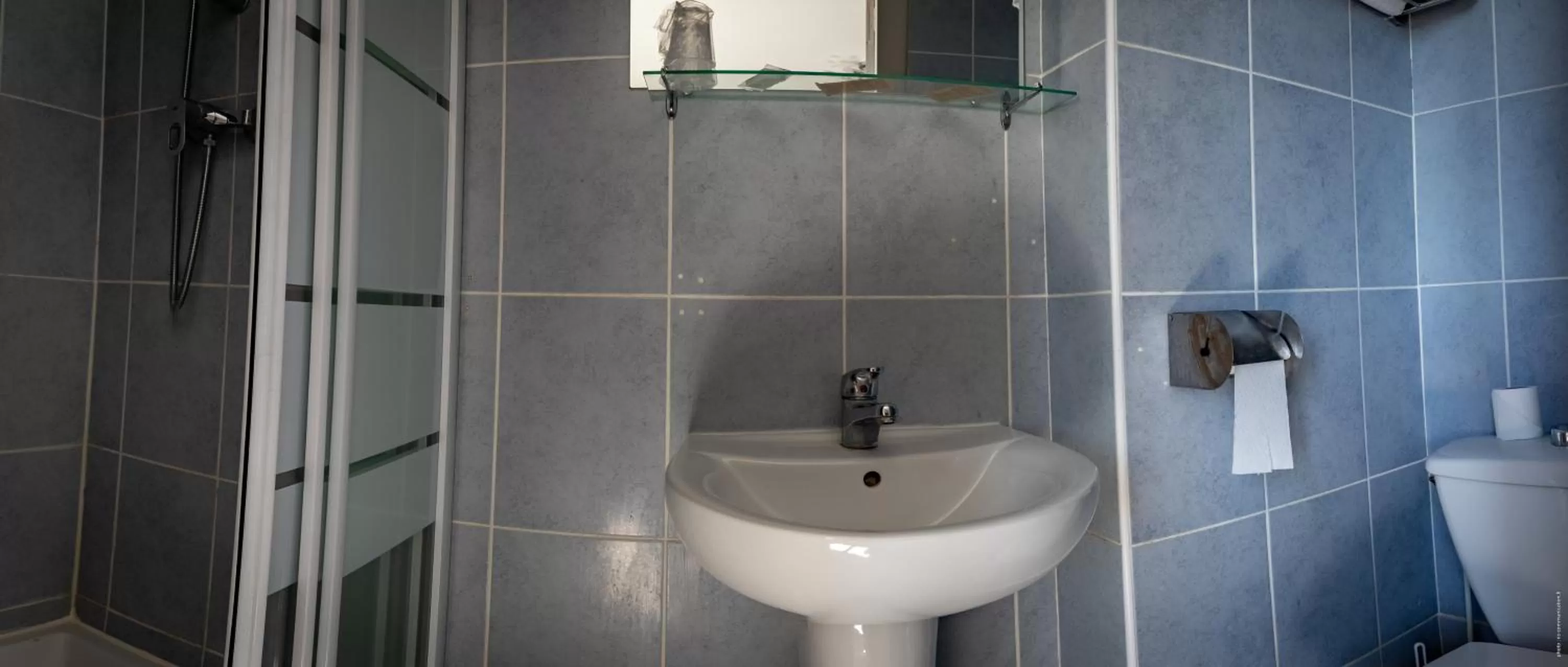 Shower in Hotel de la Gare