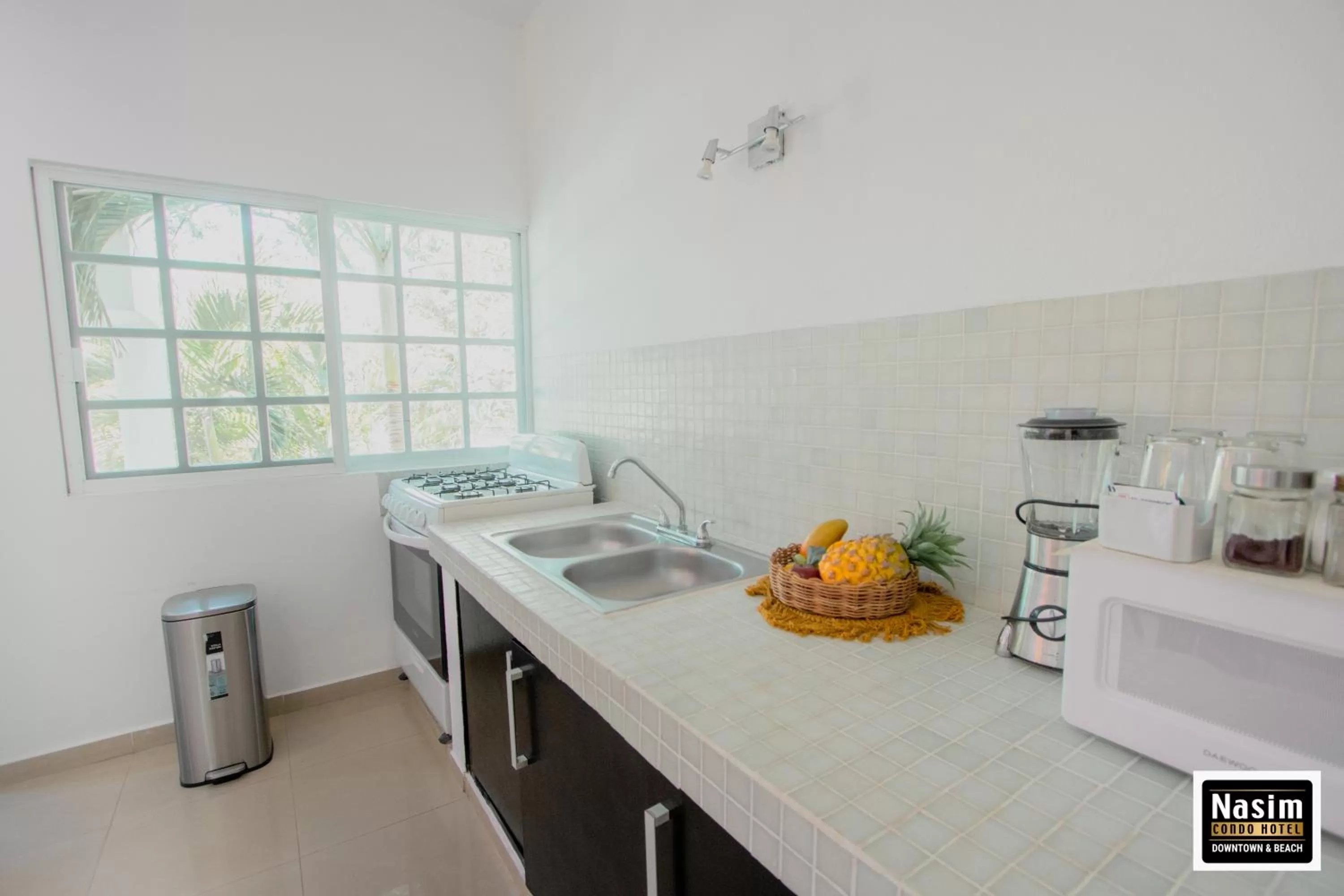 Kitchen/Kitchenette in Nasim Condo Hotel con acceso BEACH CLUB GRATIS, metros 5th AVENIDA
