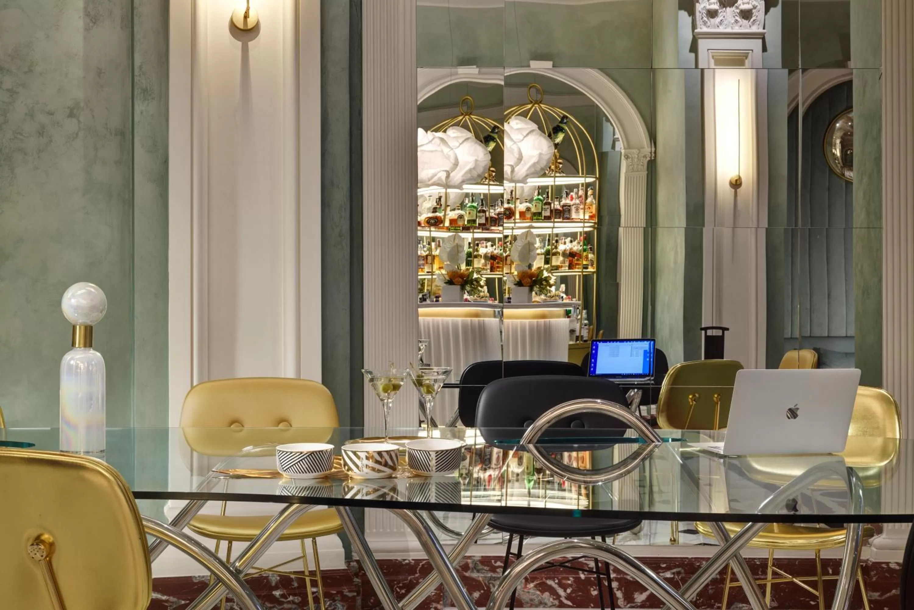 Lounge or bar in Leon's Place Hotel In Rome