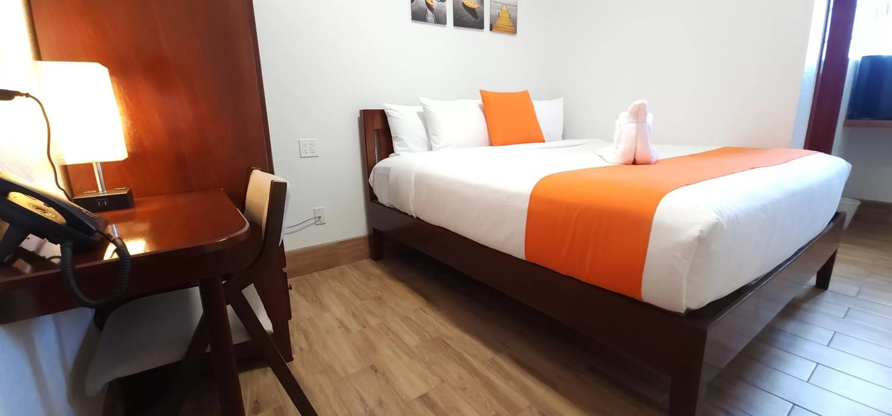 Bed in Voyager Sun & Reef Hotel