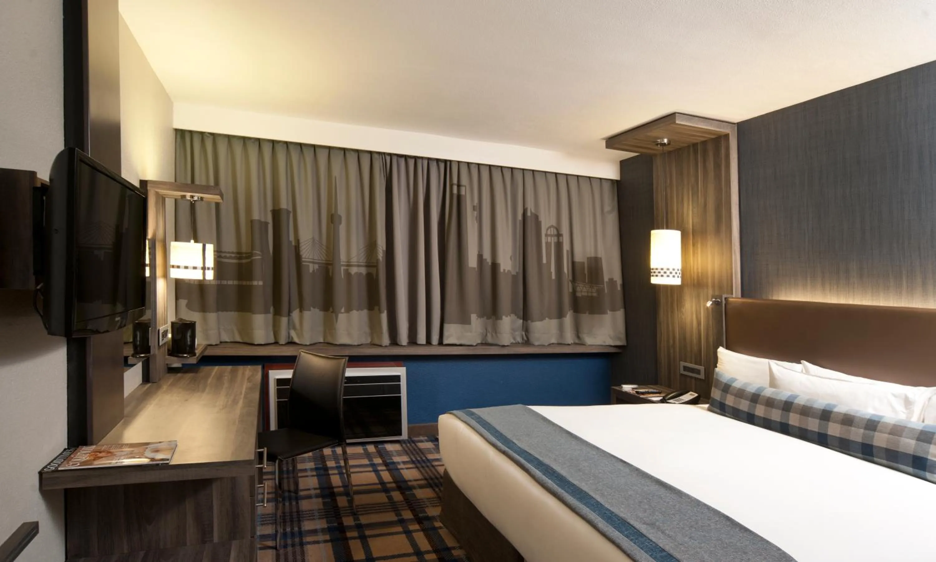 Toilet, Bed in Garden Court Milpark, Johannesburg