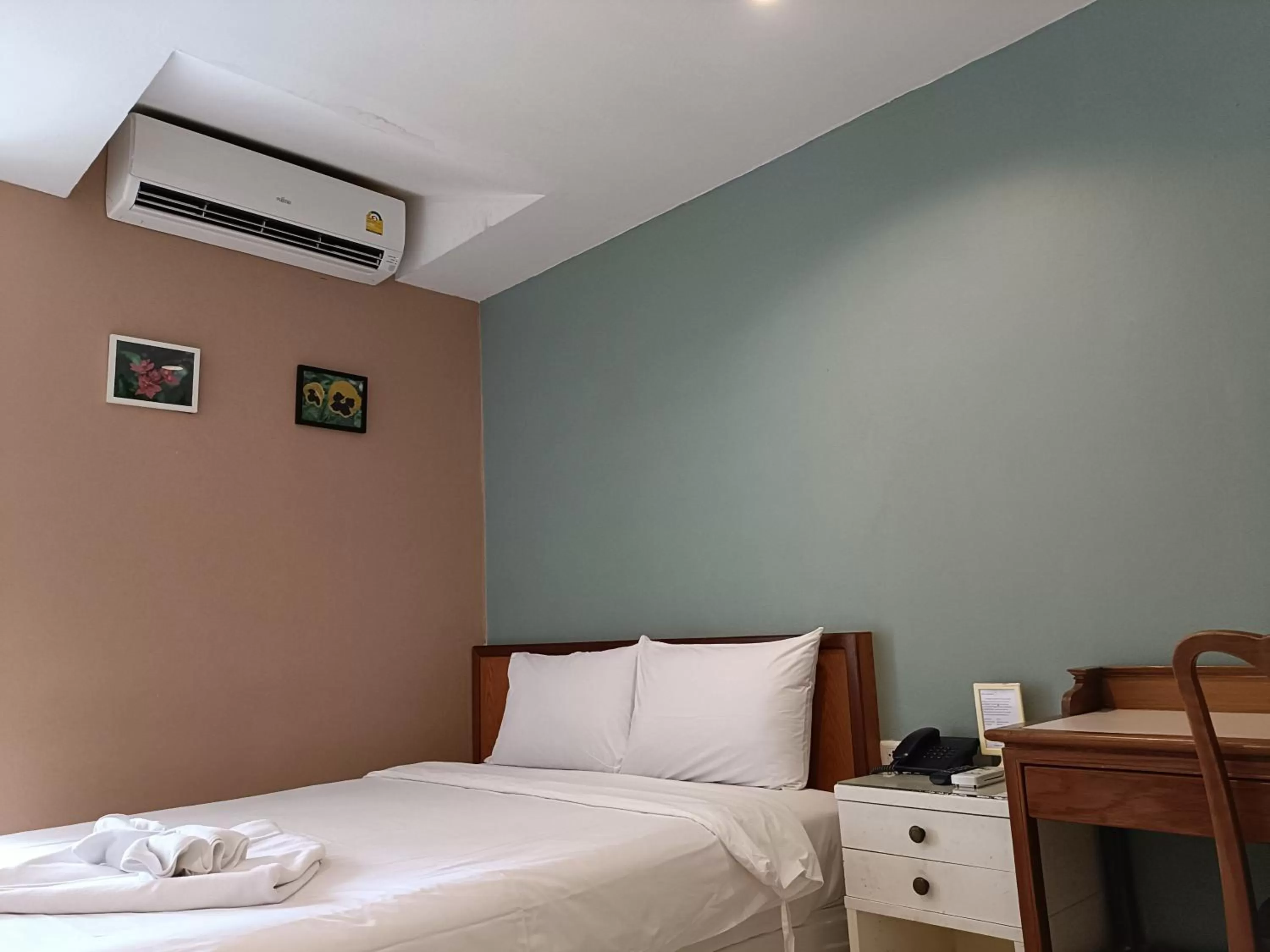 Bed in JL Bangkok Hotel