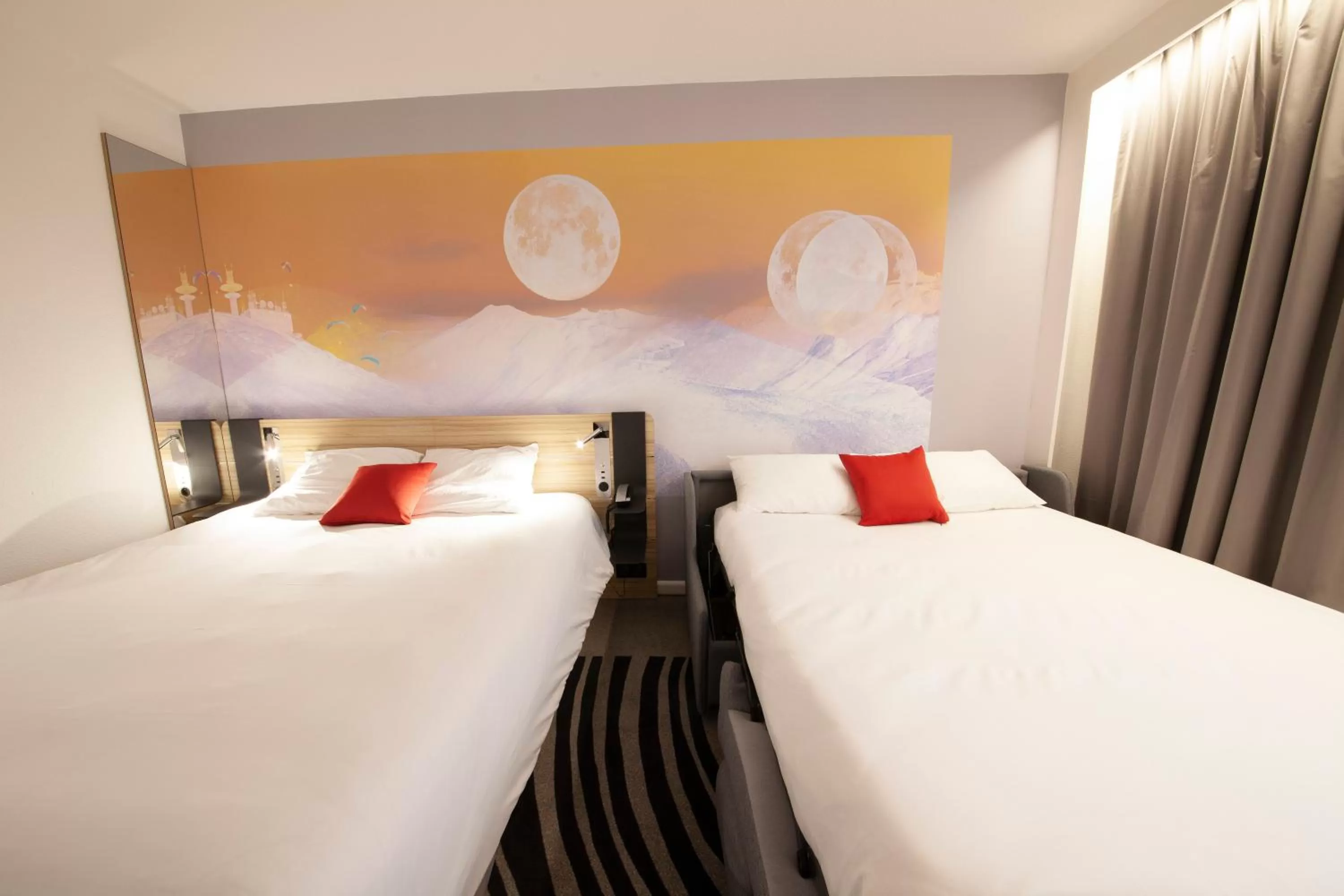 Photo of the whole room, Bed in Novotel Clermont-Ferrand