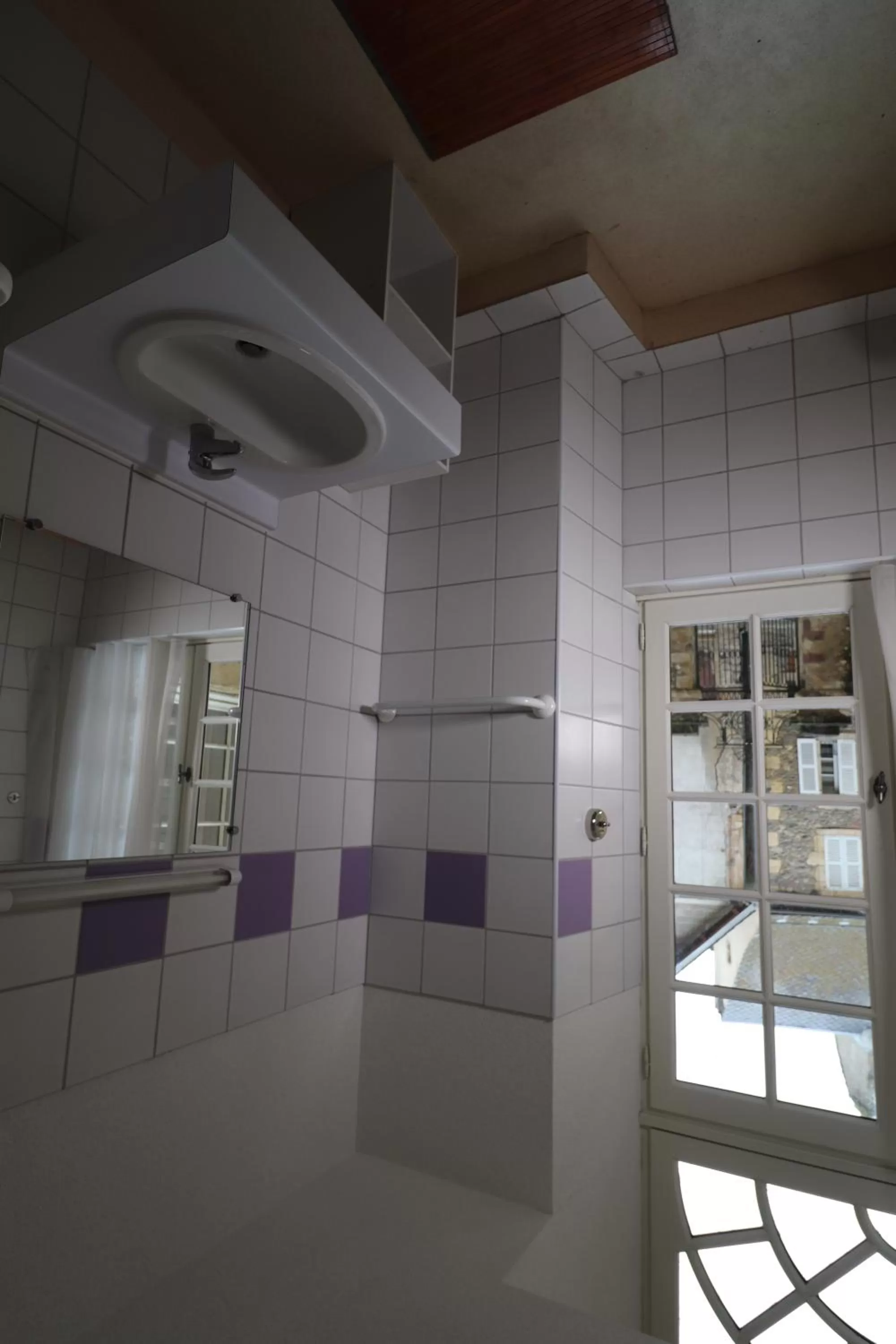 Bathroom in Chateau Ricard