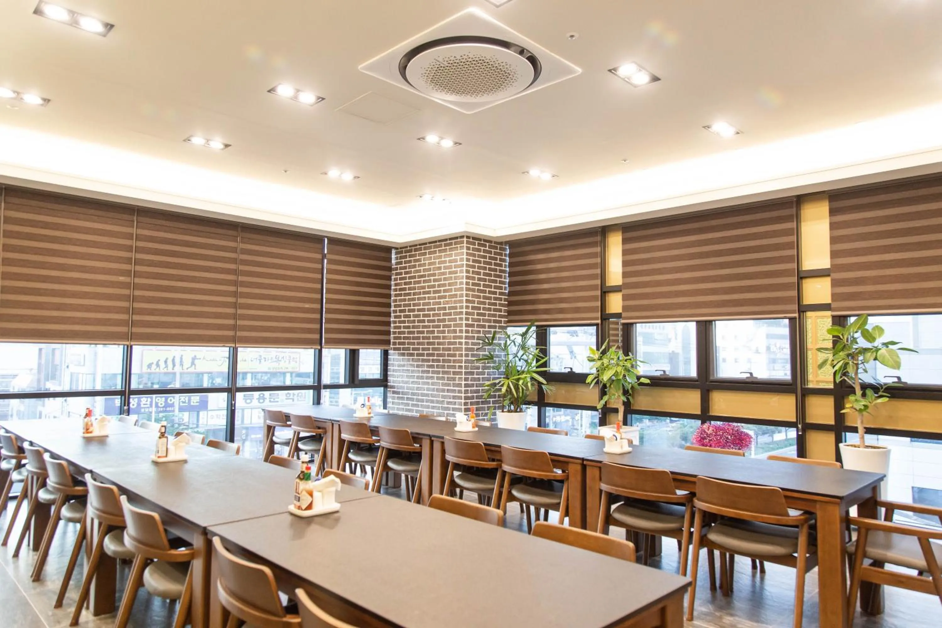 Restaurant/places to eat in Hotel Daoom