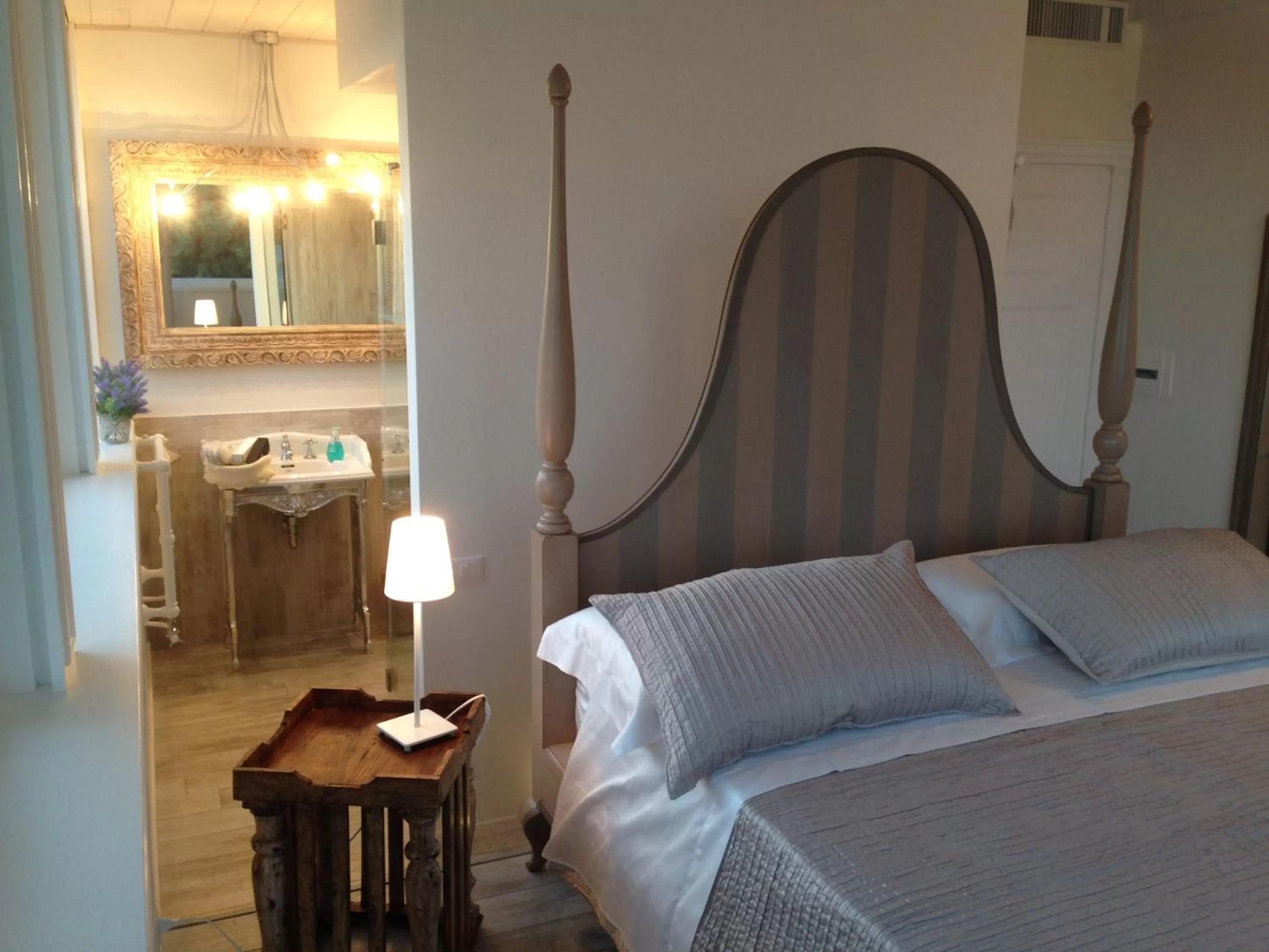 Decorative detail, Bed in Villa Pocci