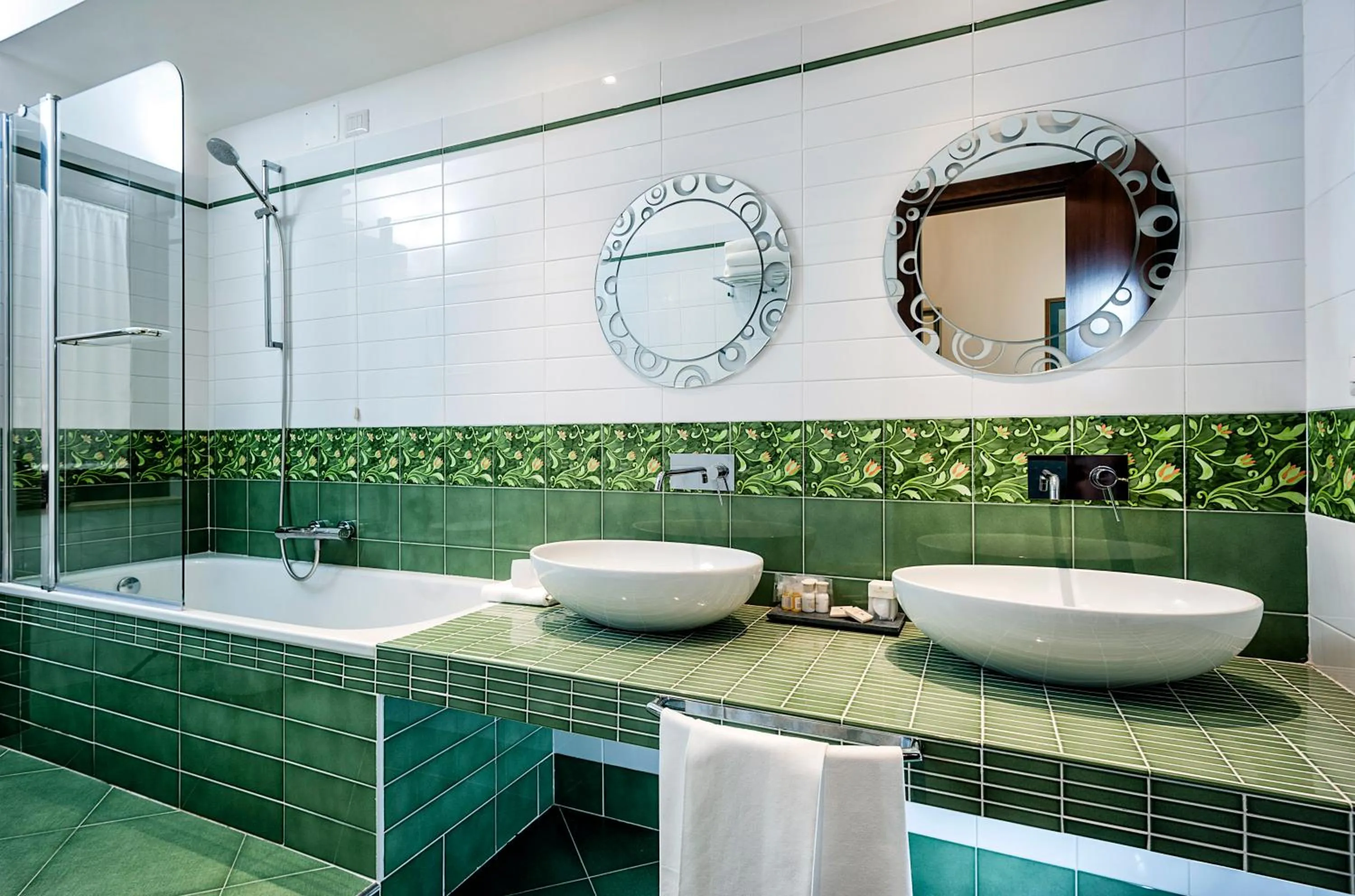 Shower in Hotel Sirius