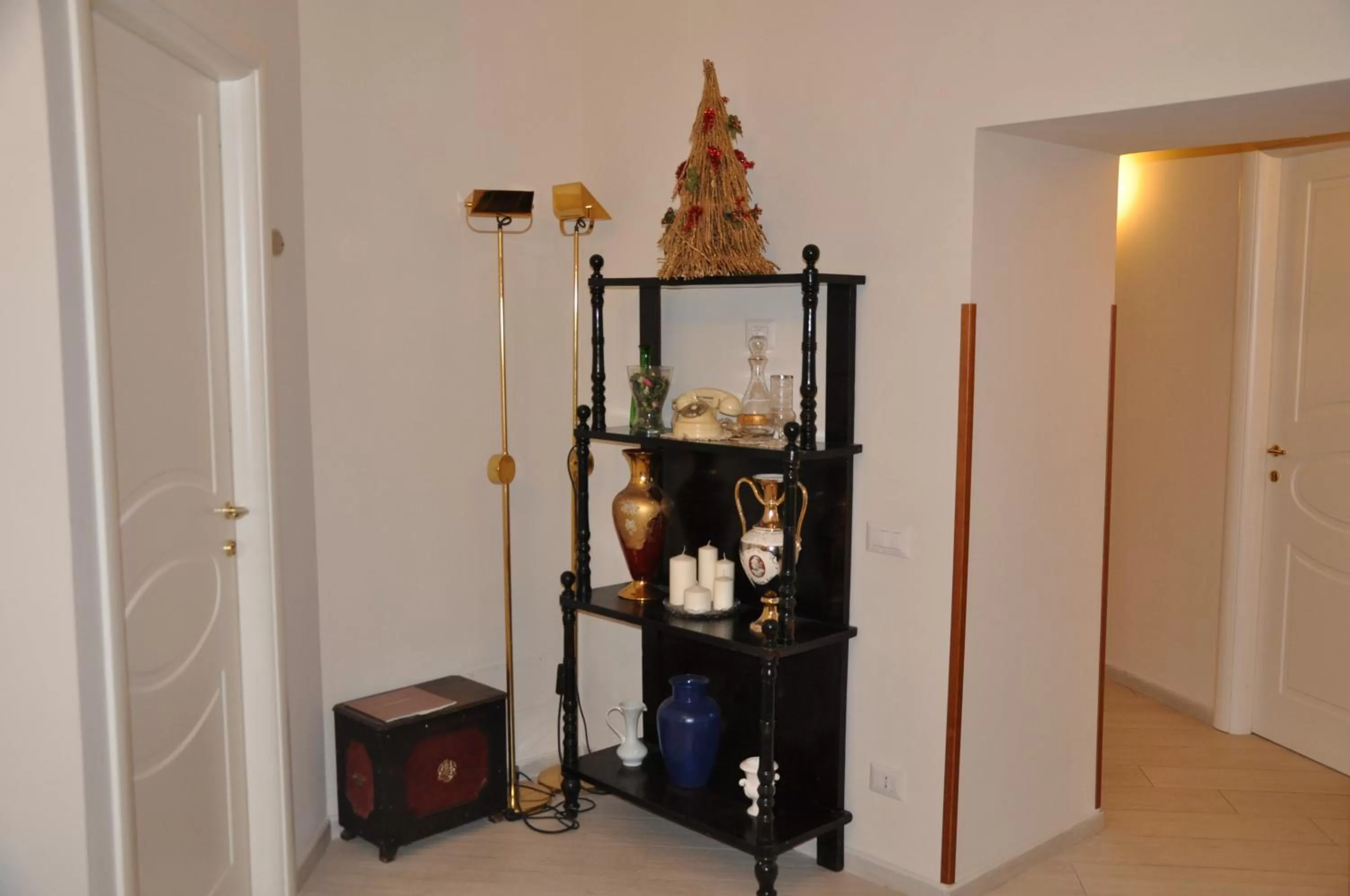 Decorative detail in Domus Borbonica